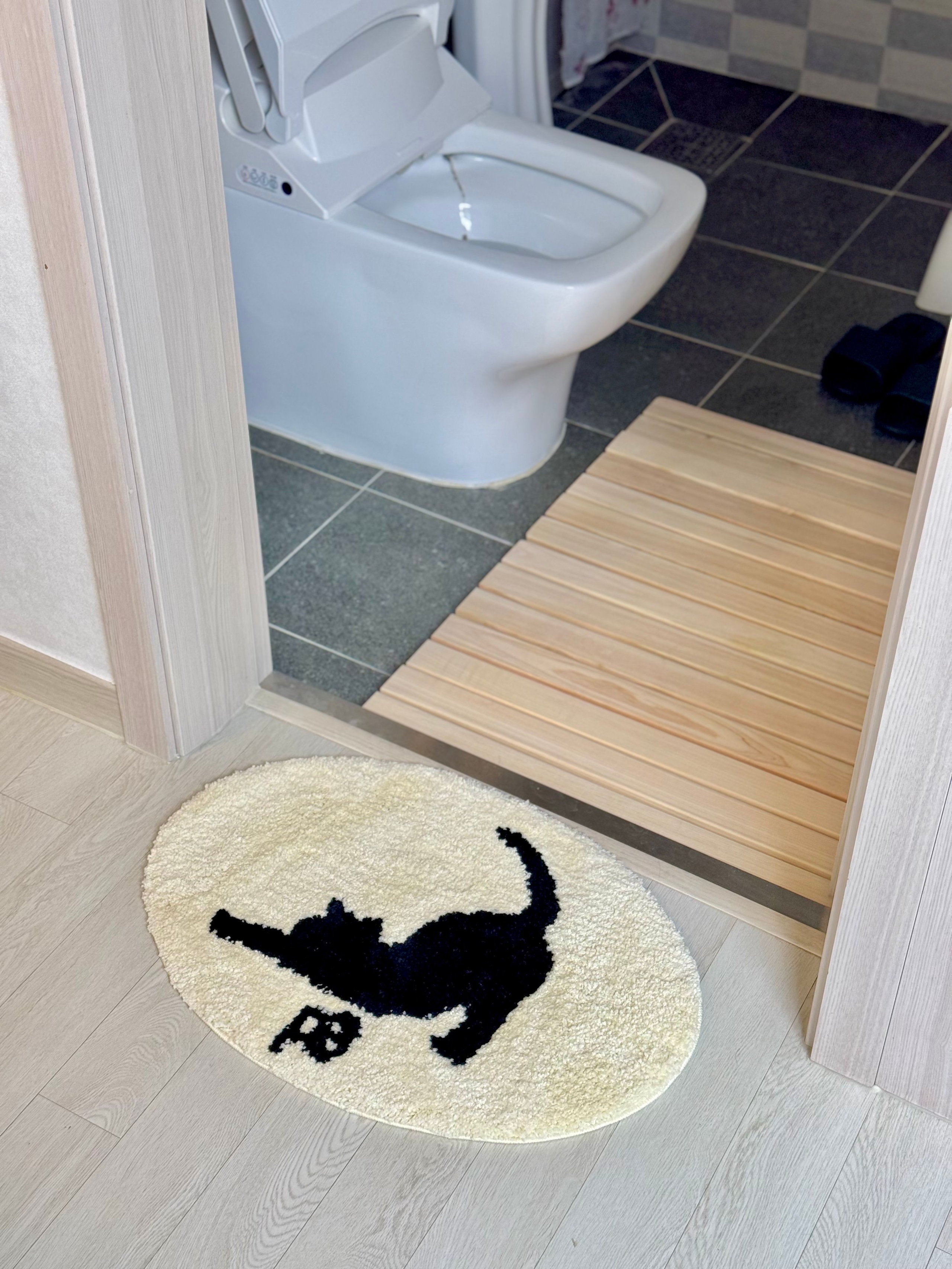 Elegant Cat Silhouette Accent Rug user photo