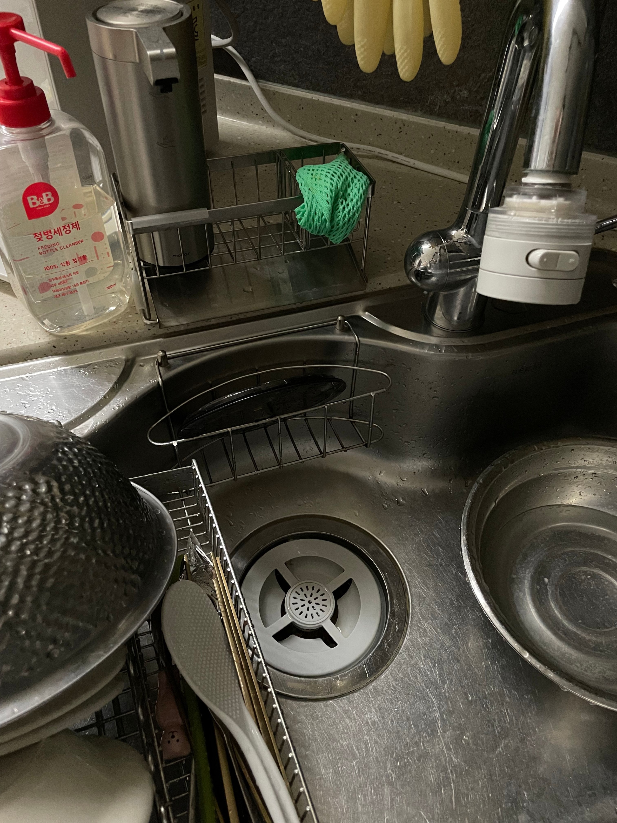 Dual Fit Sink Dish Rack user photo