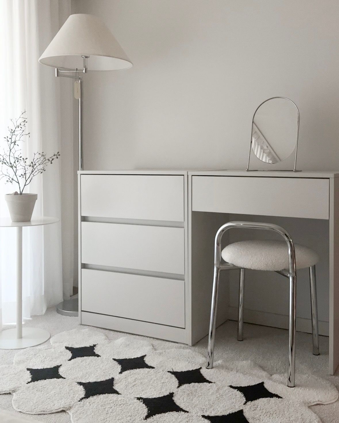 Modern Round Metal Side Table user photo