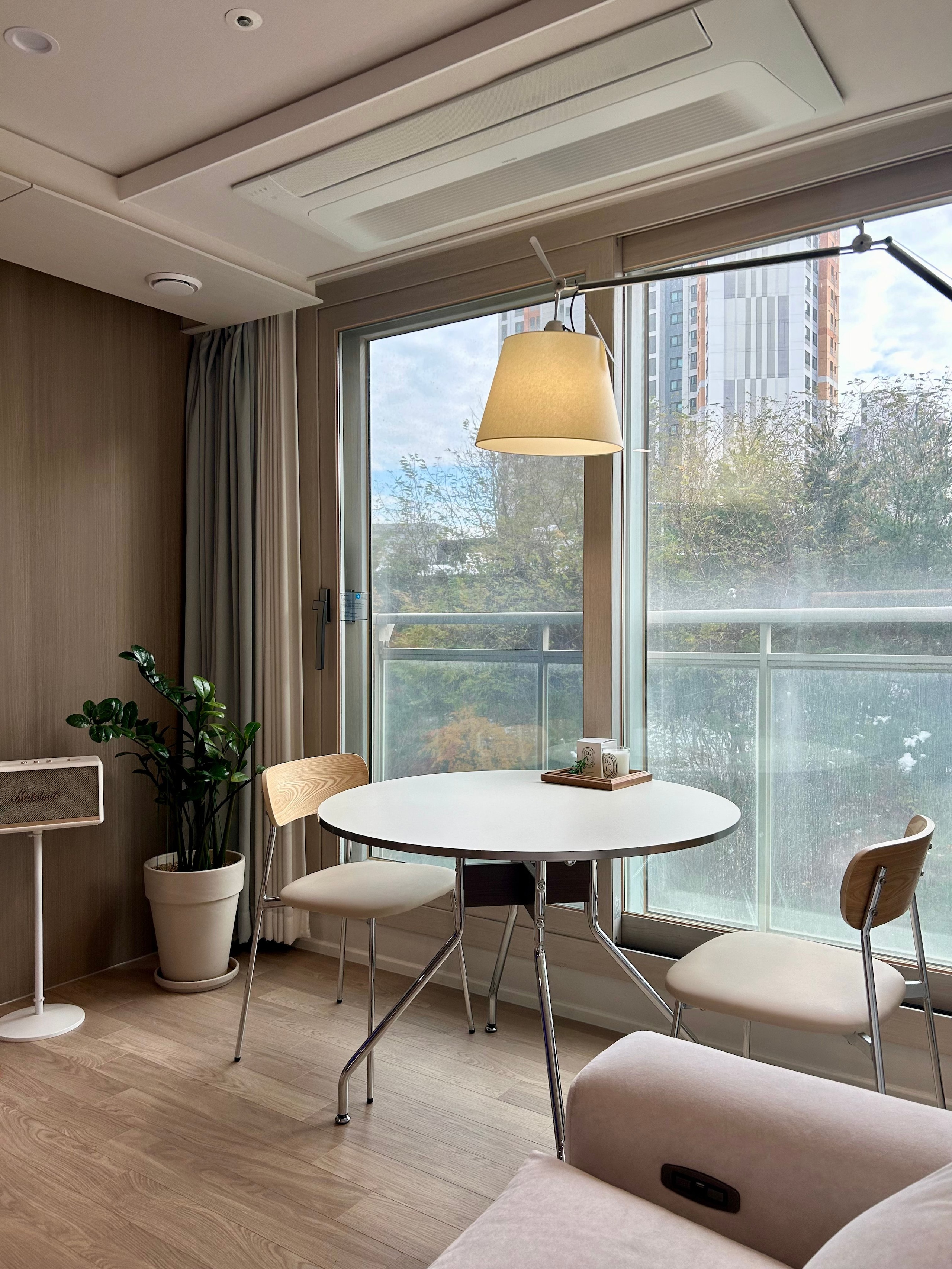 Round Steel Leg Dining Table user photo