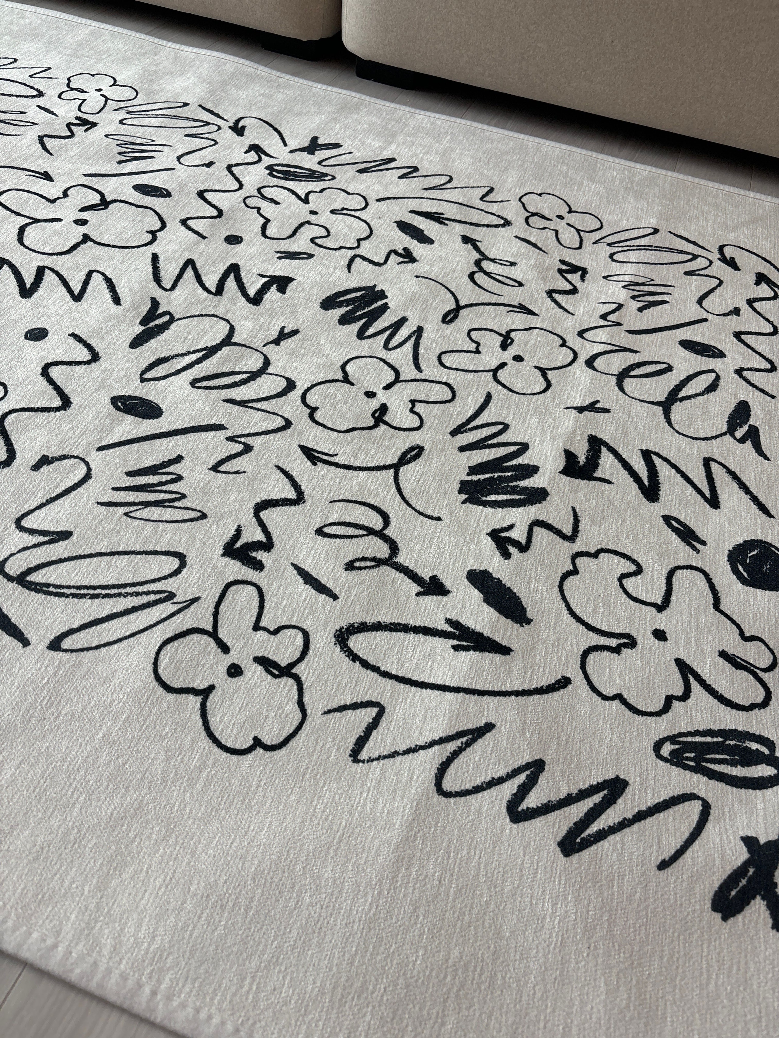 Graffiti Mid-Century Living Room Rug user photo