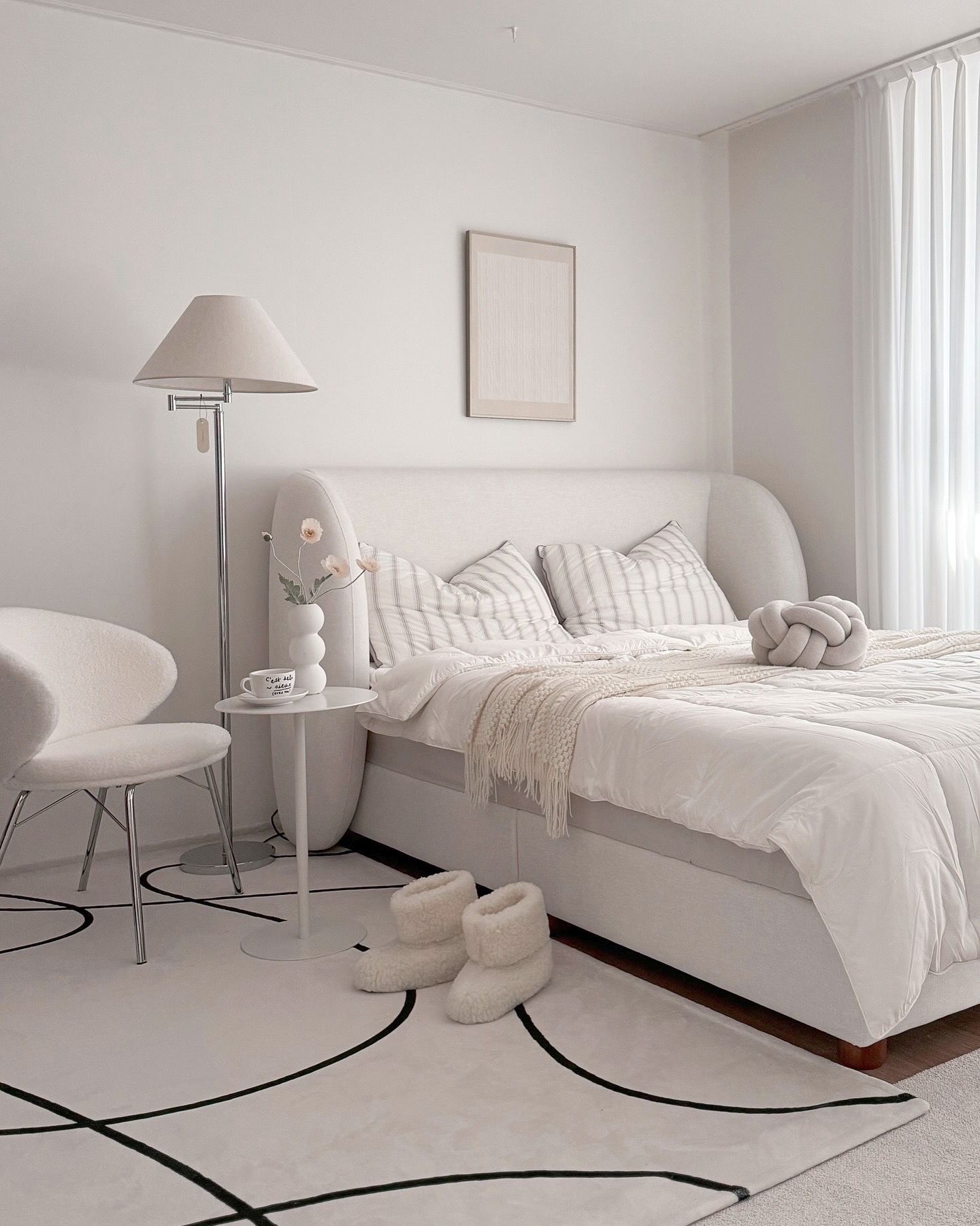 Modern Round Metal Side Table user photo