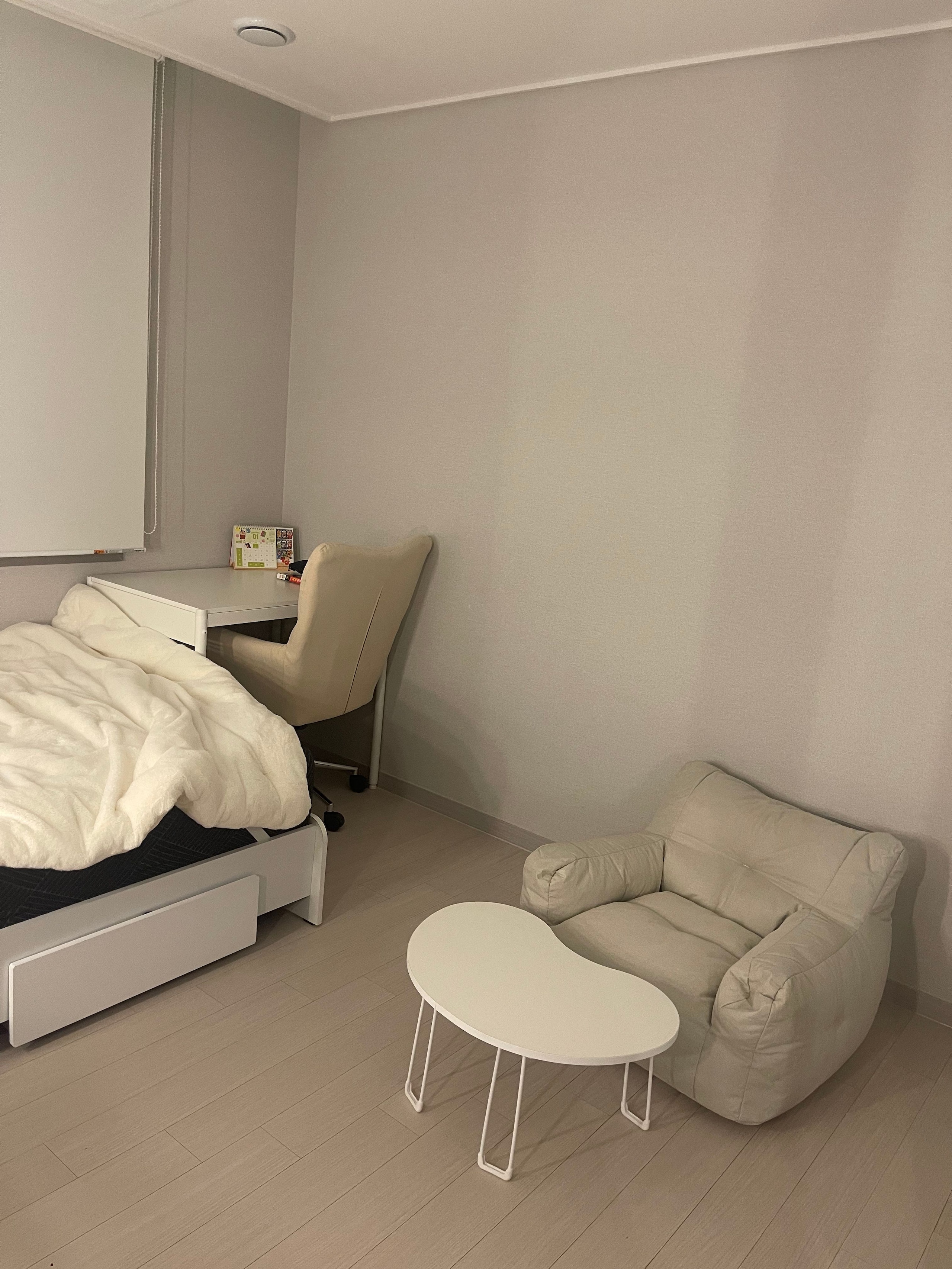 Monde Wave Folding Floor Table user photo