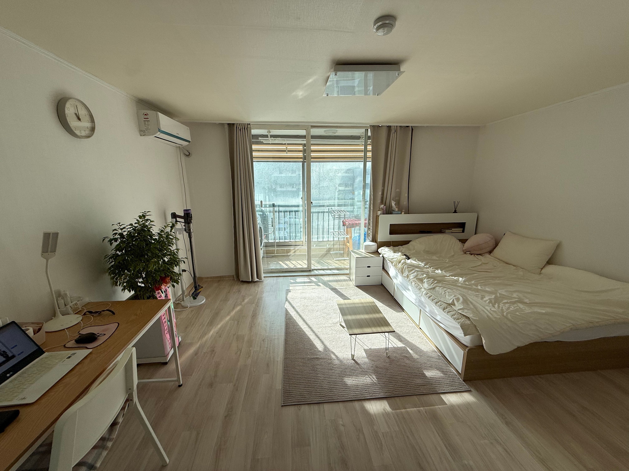 Nordic-Style Silent Wall Clock user photo