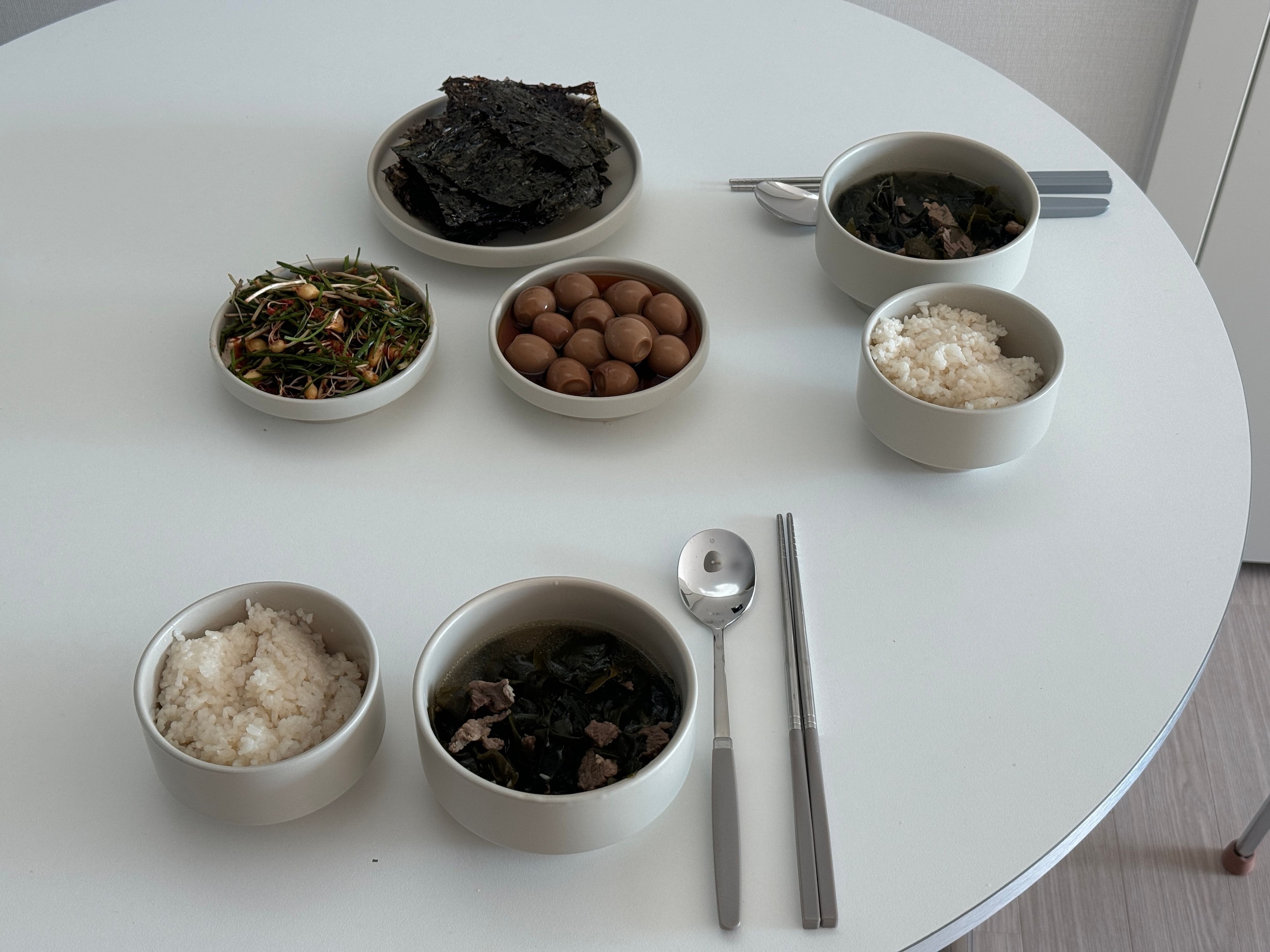 Minimal Mood Ceramic Dinnerware Set (6-24 pieces) user photo
