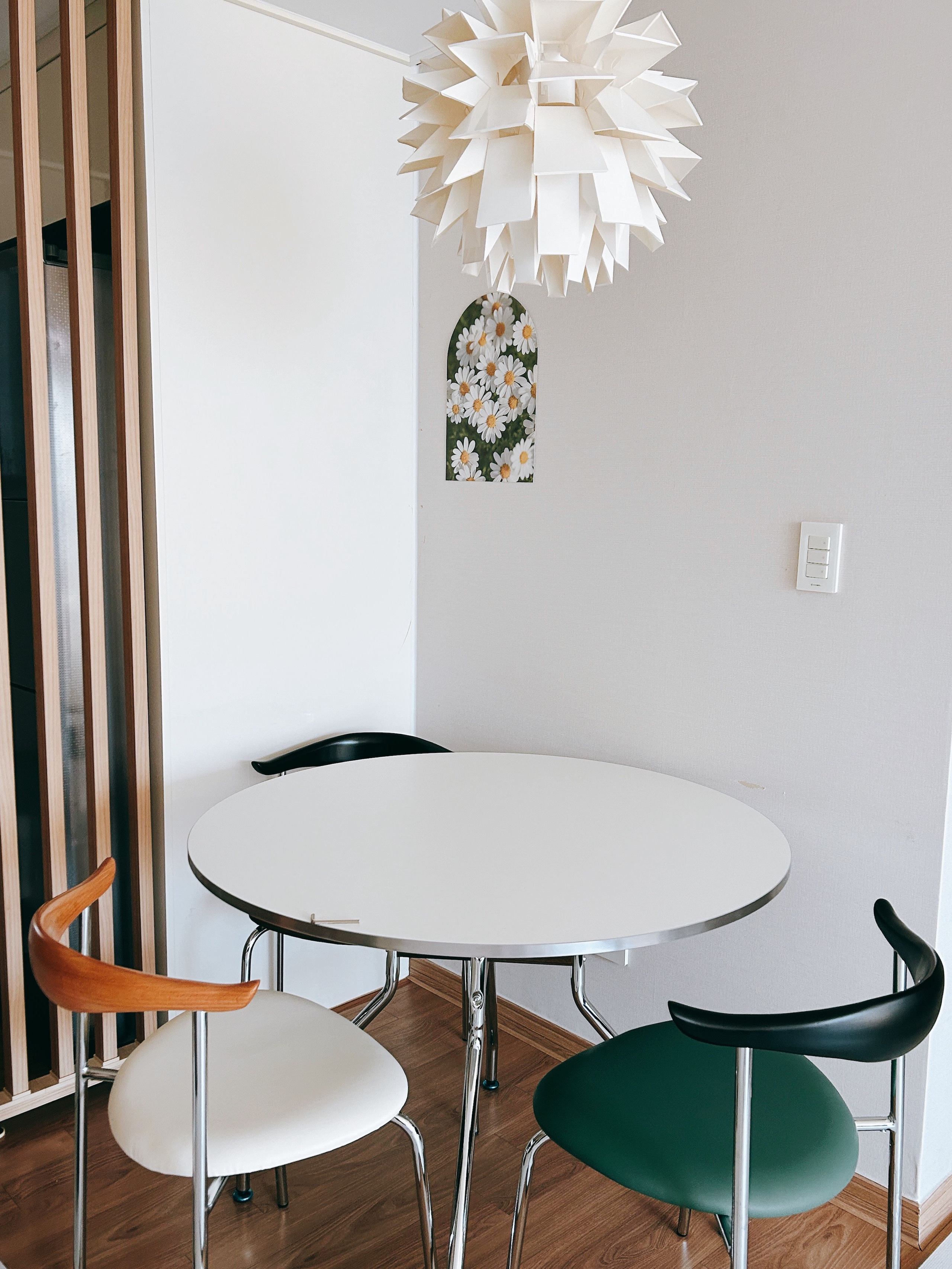 Round Steel Leg Dining Table user photo