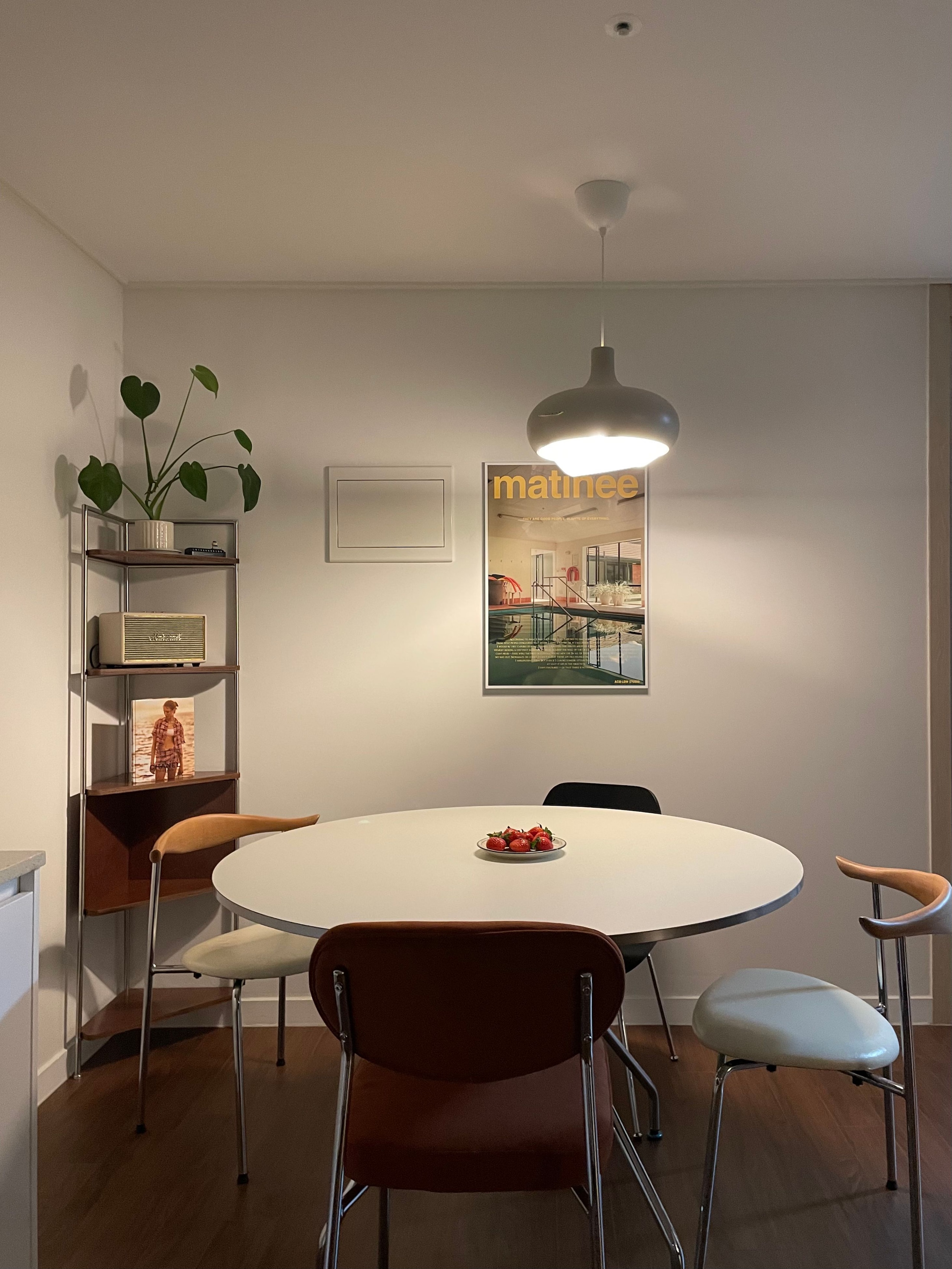 Round Steel Leg Dining Table user photo