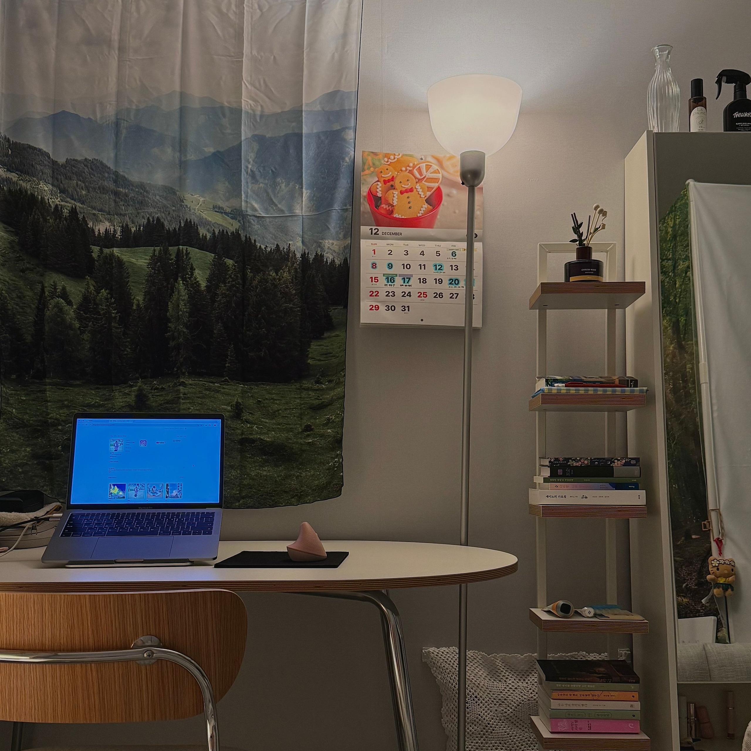Chrome Half-Oval Mid-Century Table user photo