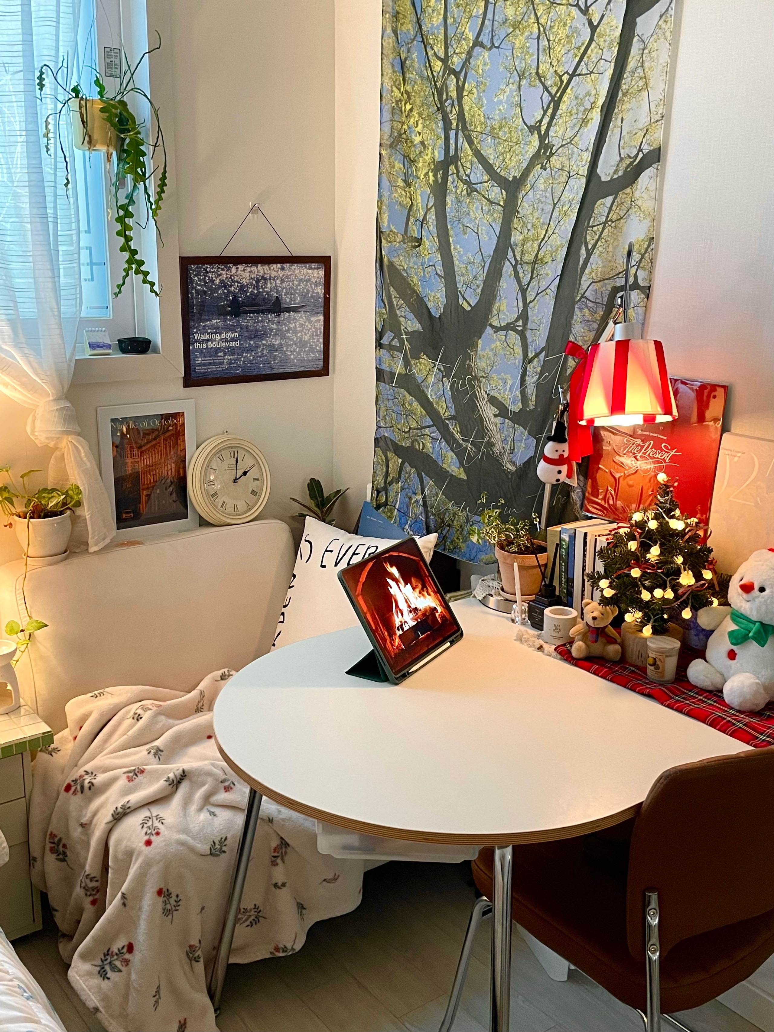Chrome Half-Oval Mid-Century Table user photo