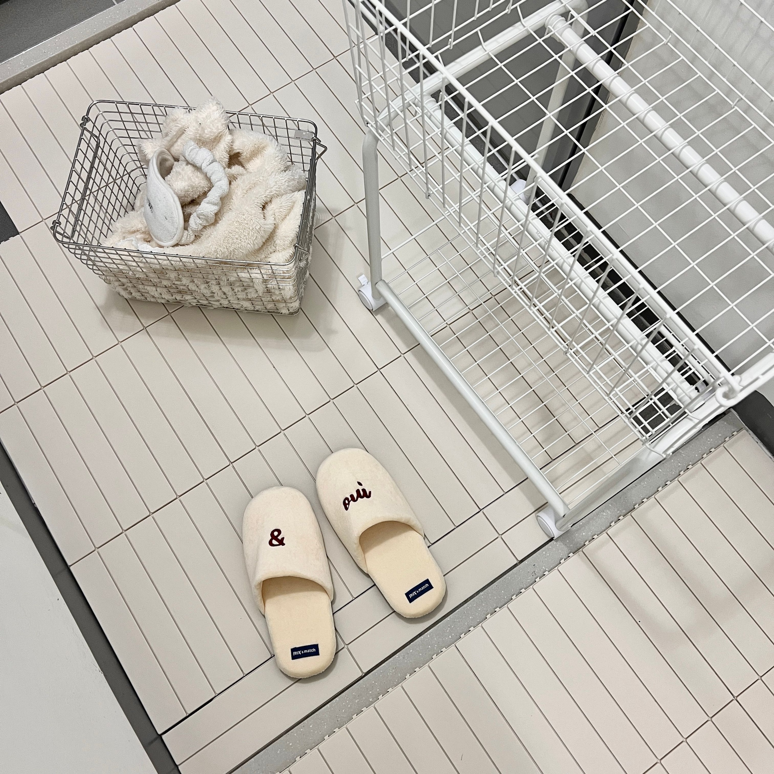 Minimal Rolling Wire Storage Cart user photo