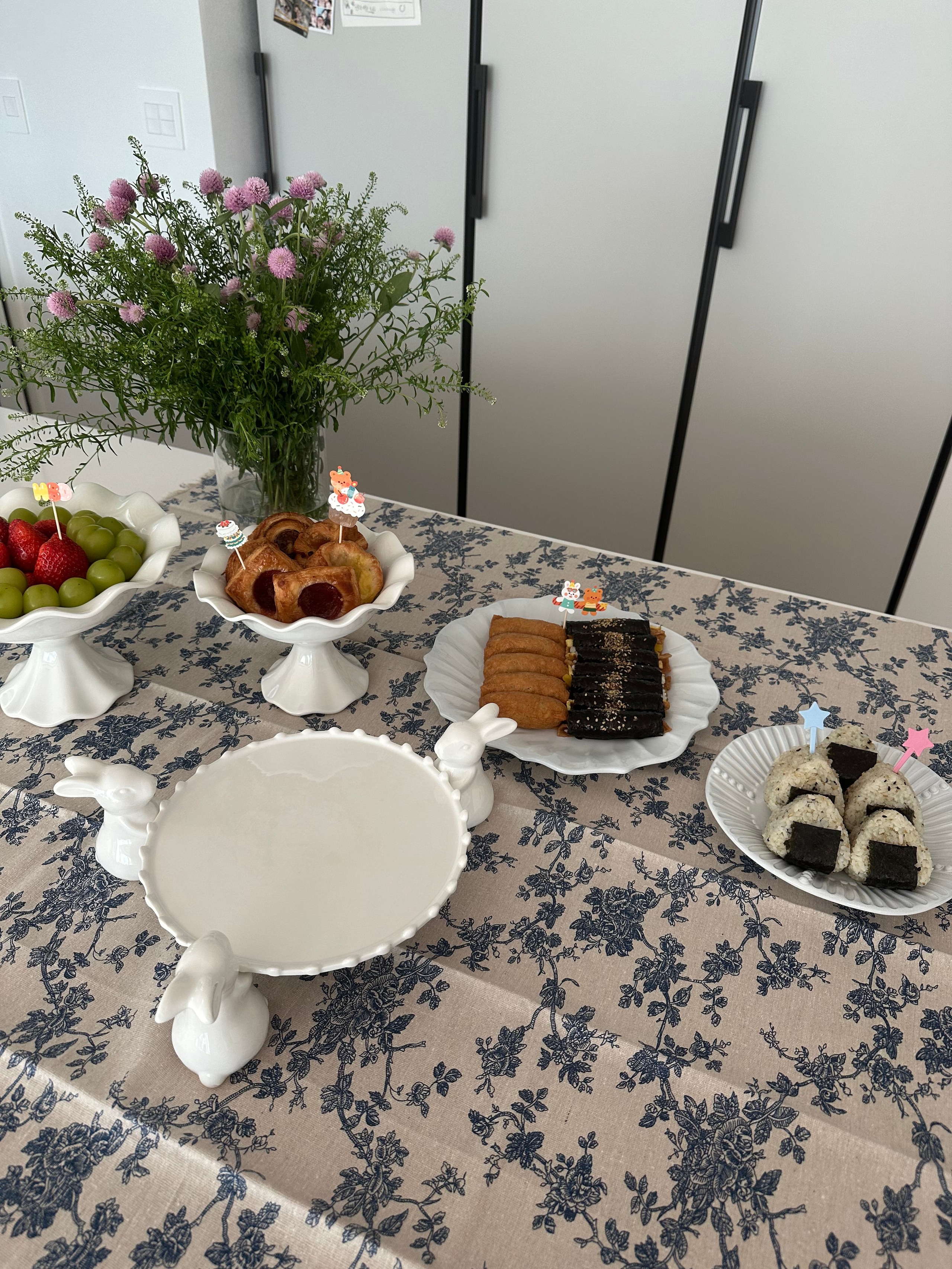 Fluted Ceramic Pedestal Tray user photo