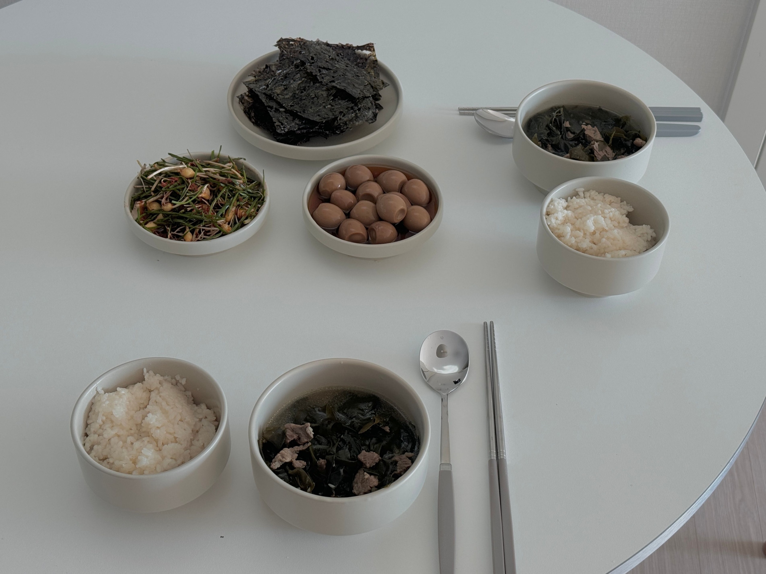 Minimal Mood Ceramic Dinnerware Set (6-24 pieces) user photo
