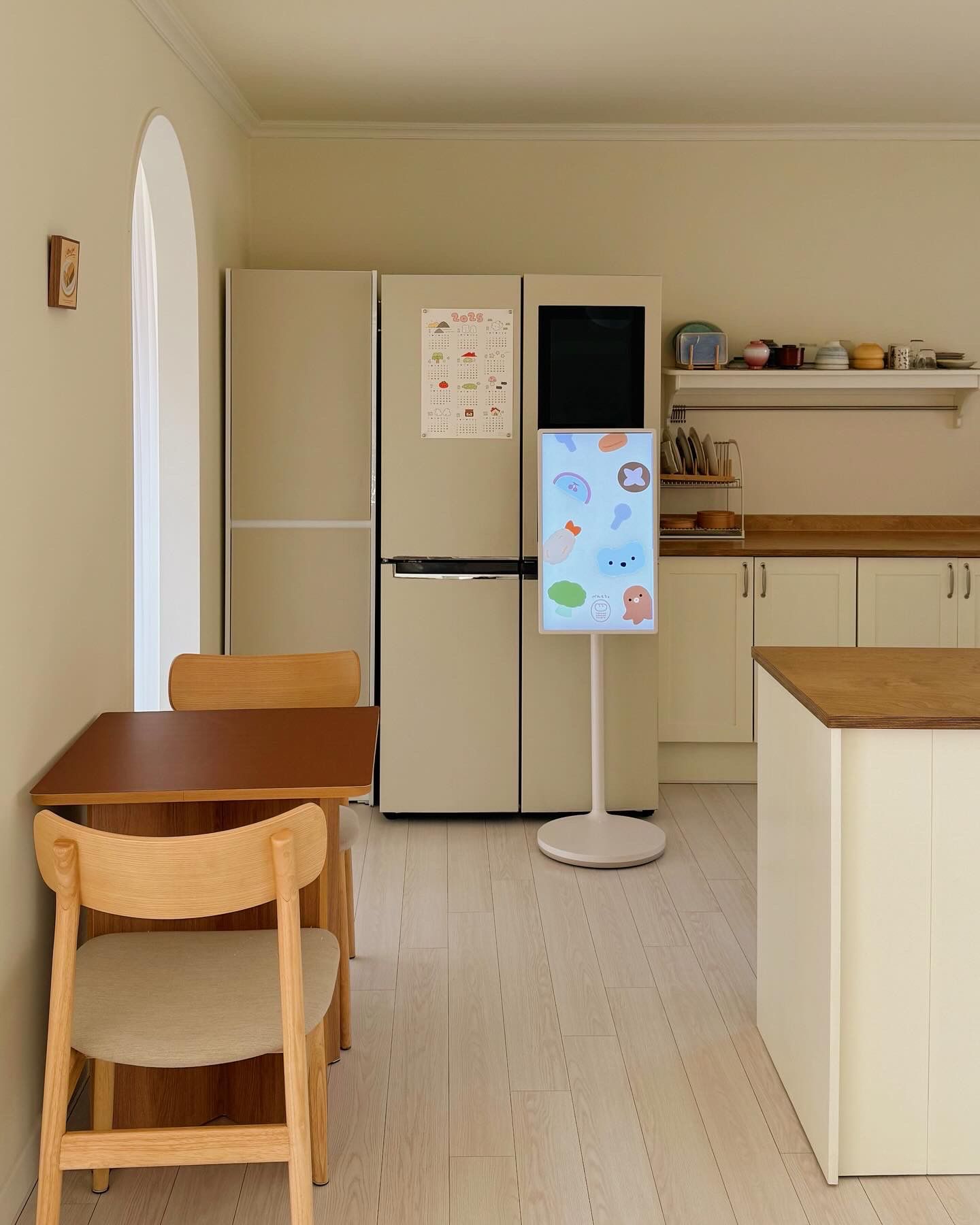 Minimal Square Dining Table user photo