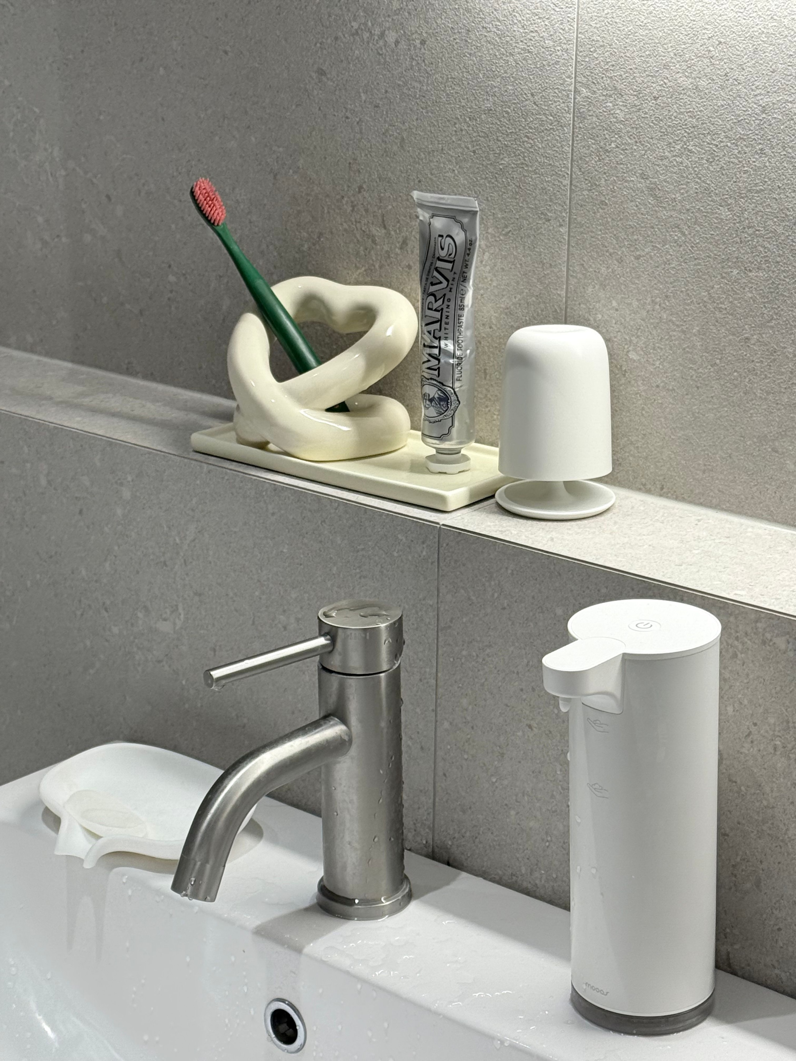 Sweetheart Ceramic Toothbrush Tray & Holder Set user photo