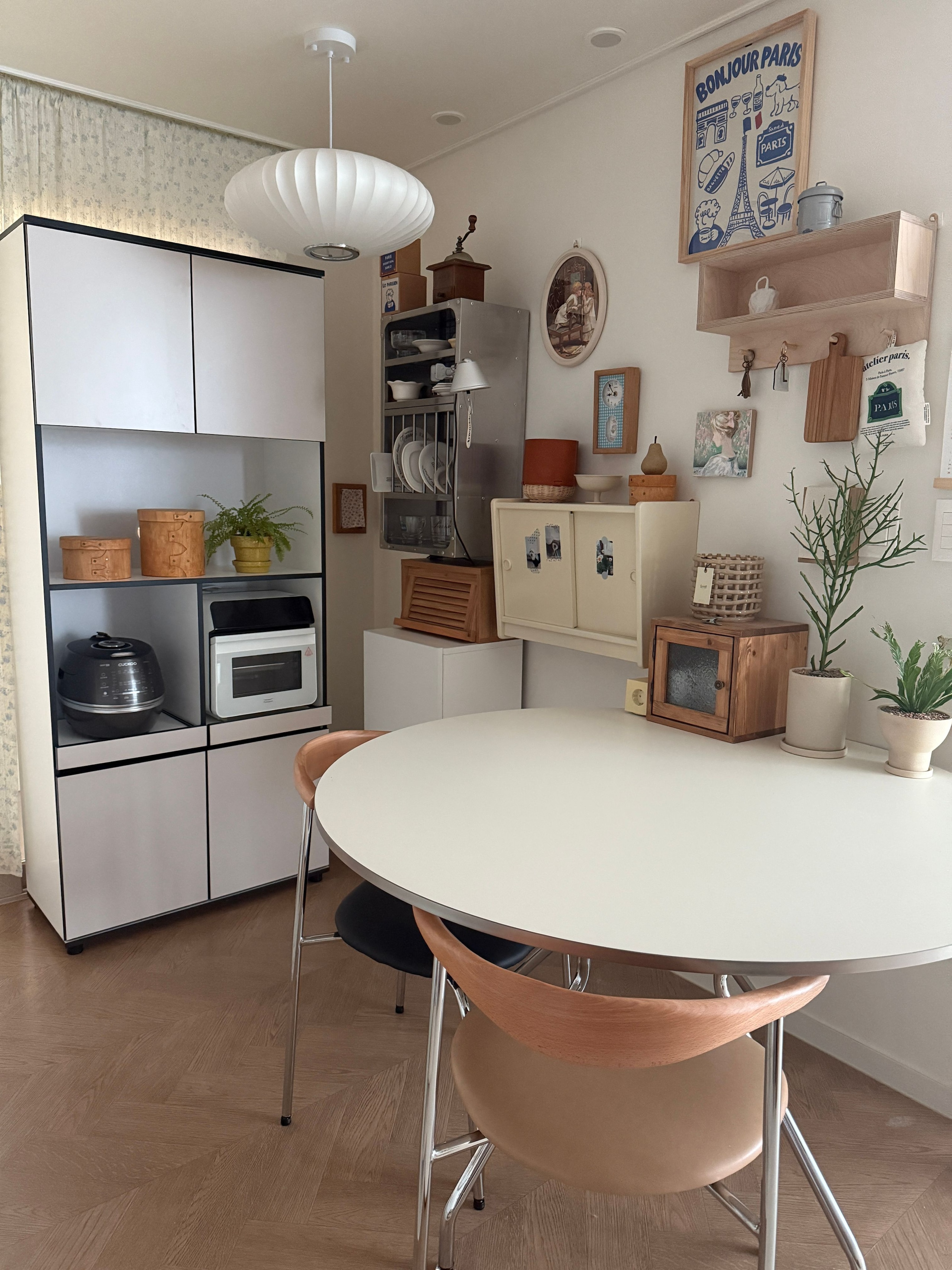 Round Steel Leg Dining Table user photo