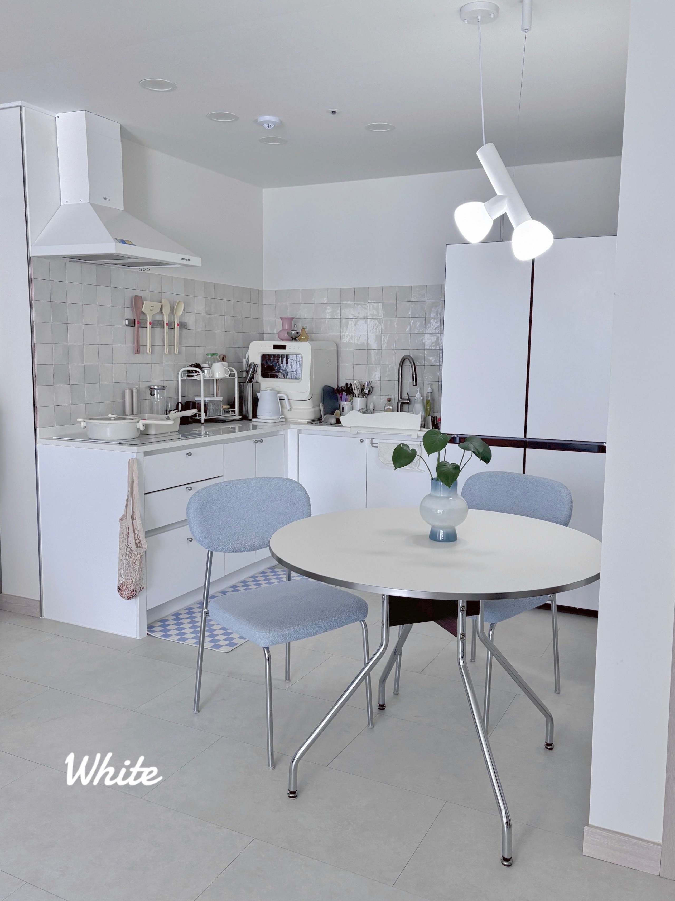 Round Steel Leg Dining Table user photo