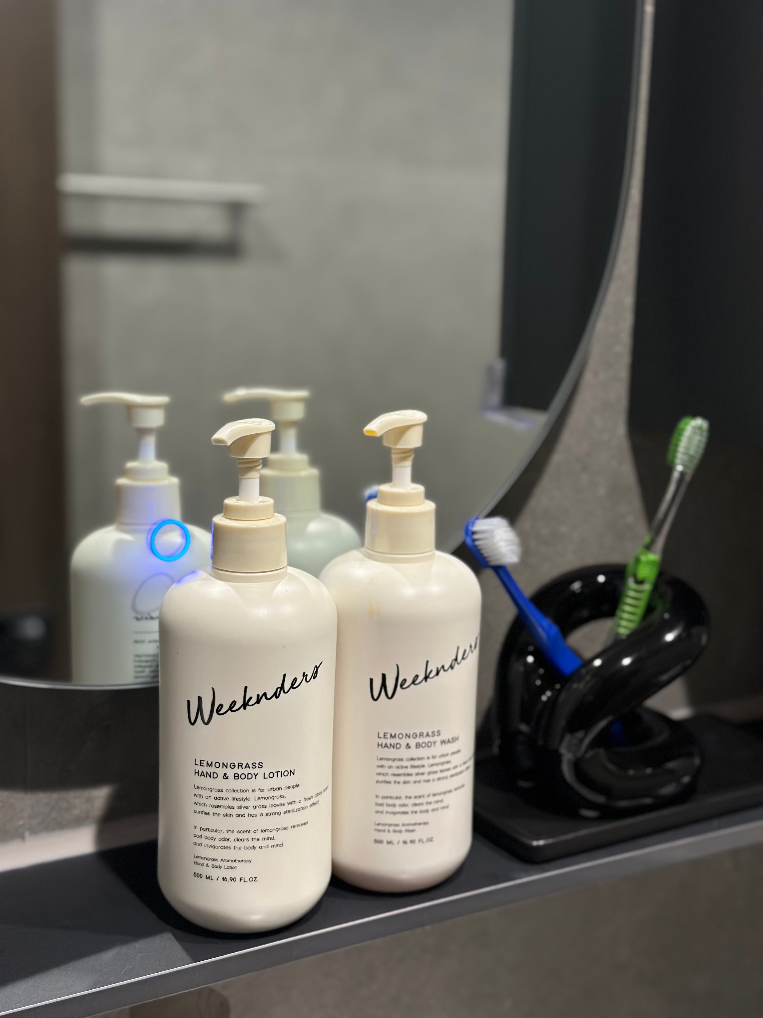 Ceramic Toothbrush Holder and Tray Set user photo