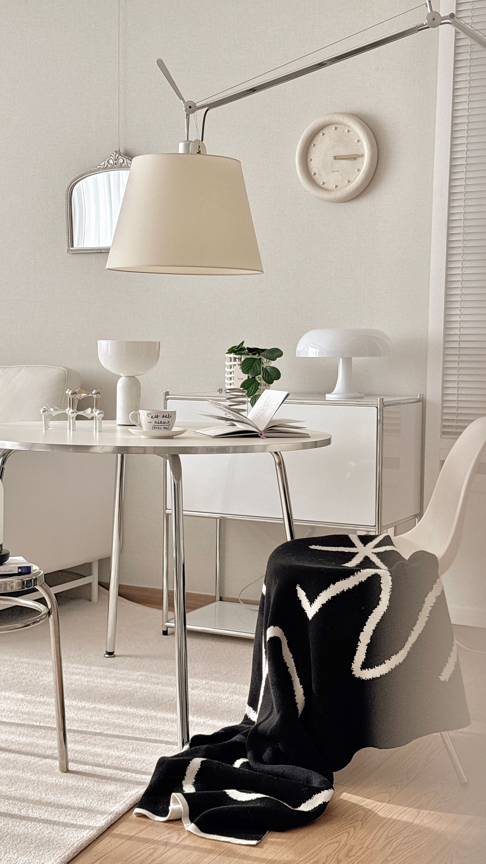 Modern Chrome Round Dining Table - 39.4