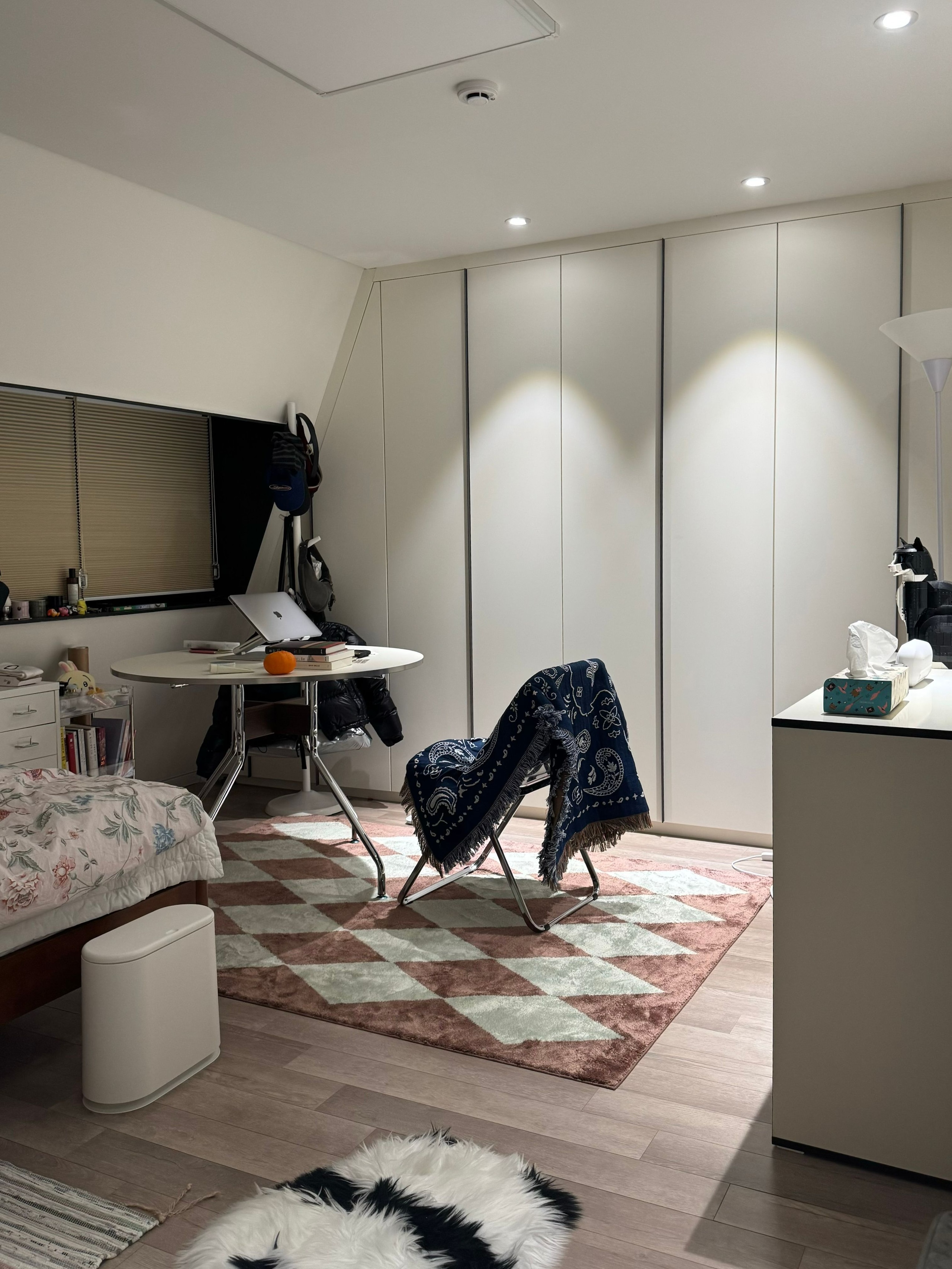 Round Steel Leg Dining Table user photo