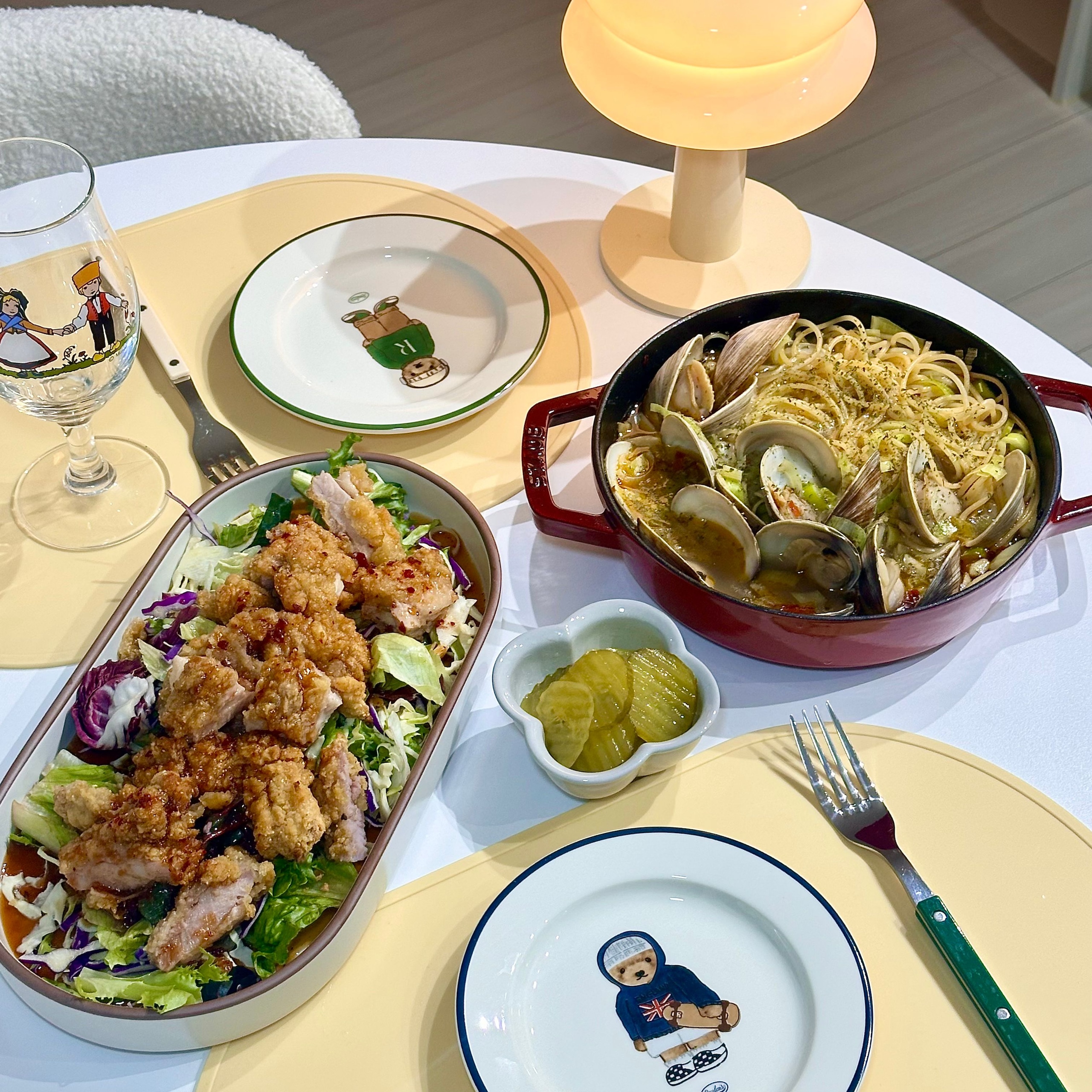 Modern Color-Handled Flatware Set for 2 (8-Piece) user photo