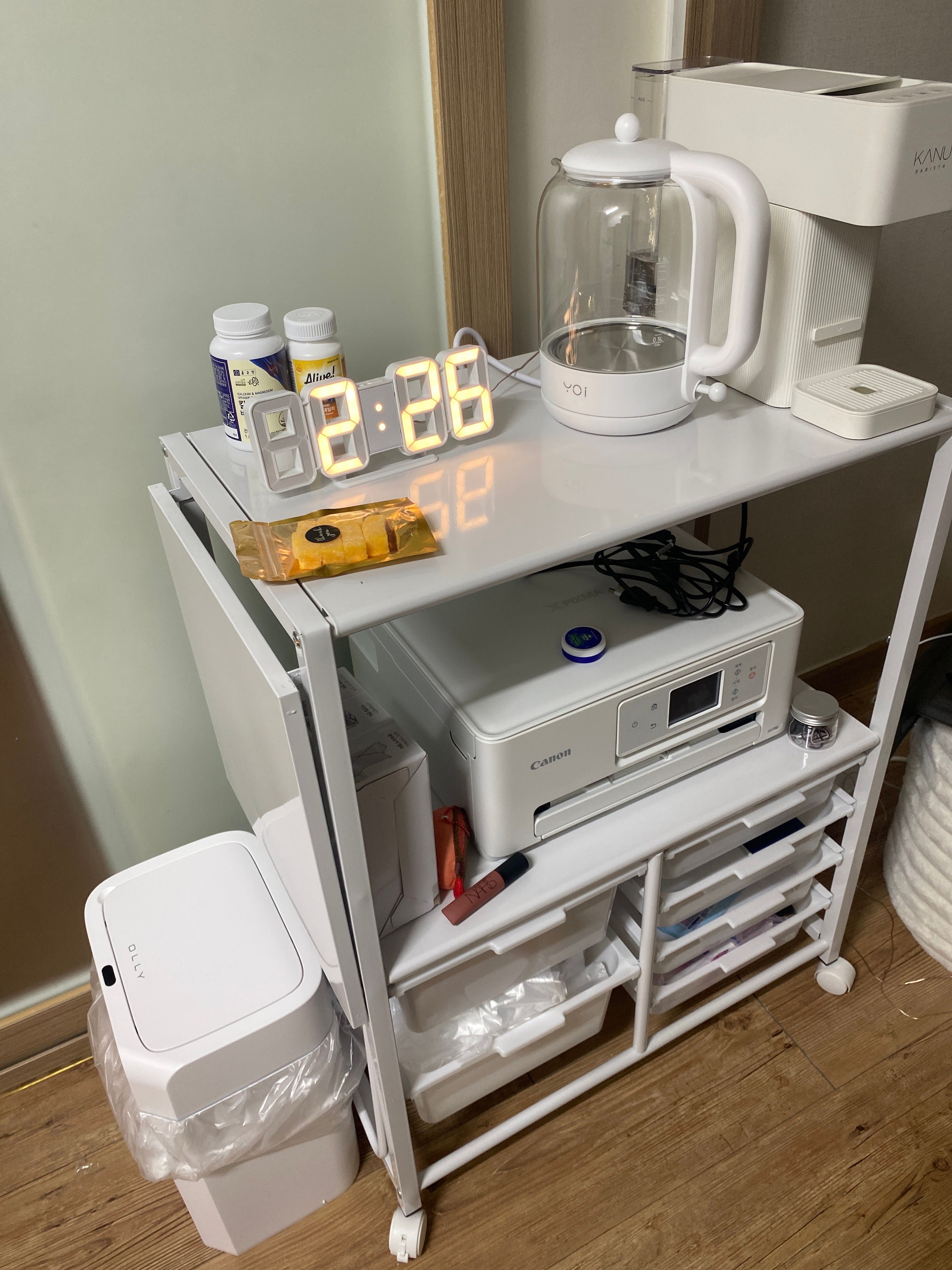 Expandable Rolling Microwave Storage Rack user photo