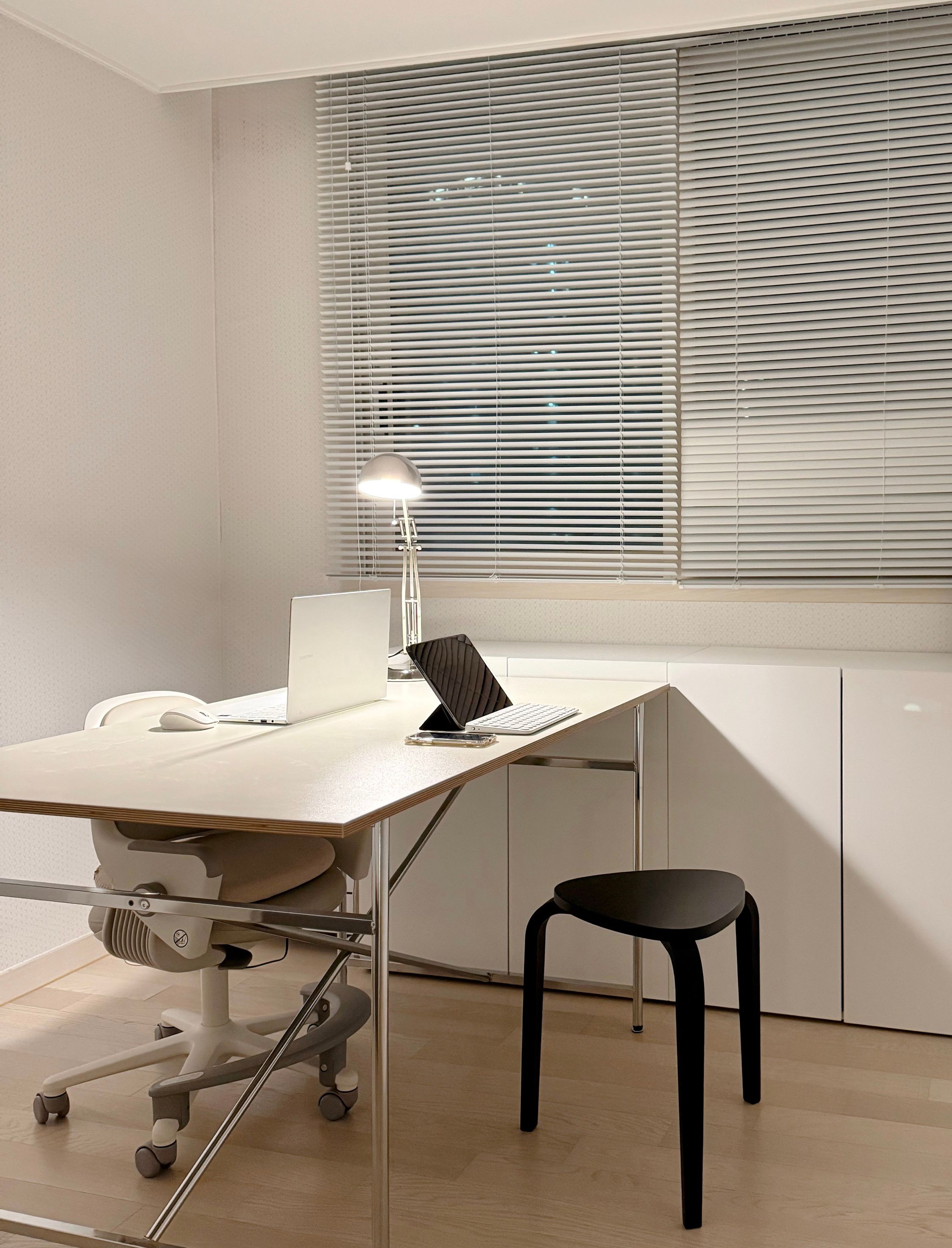 Point Chrome Mid-Century Dining Table user photo