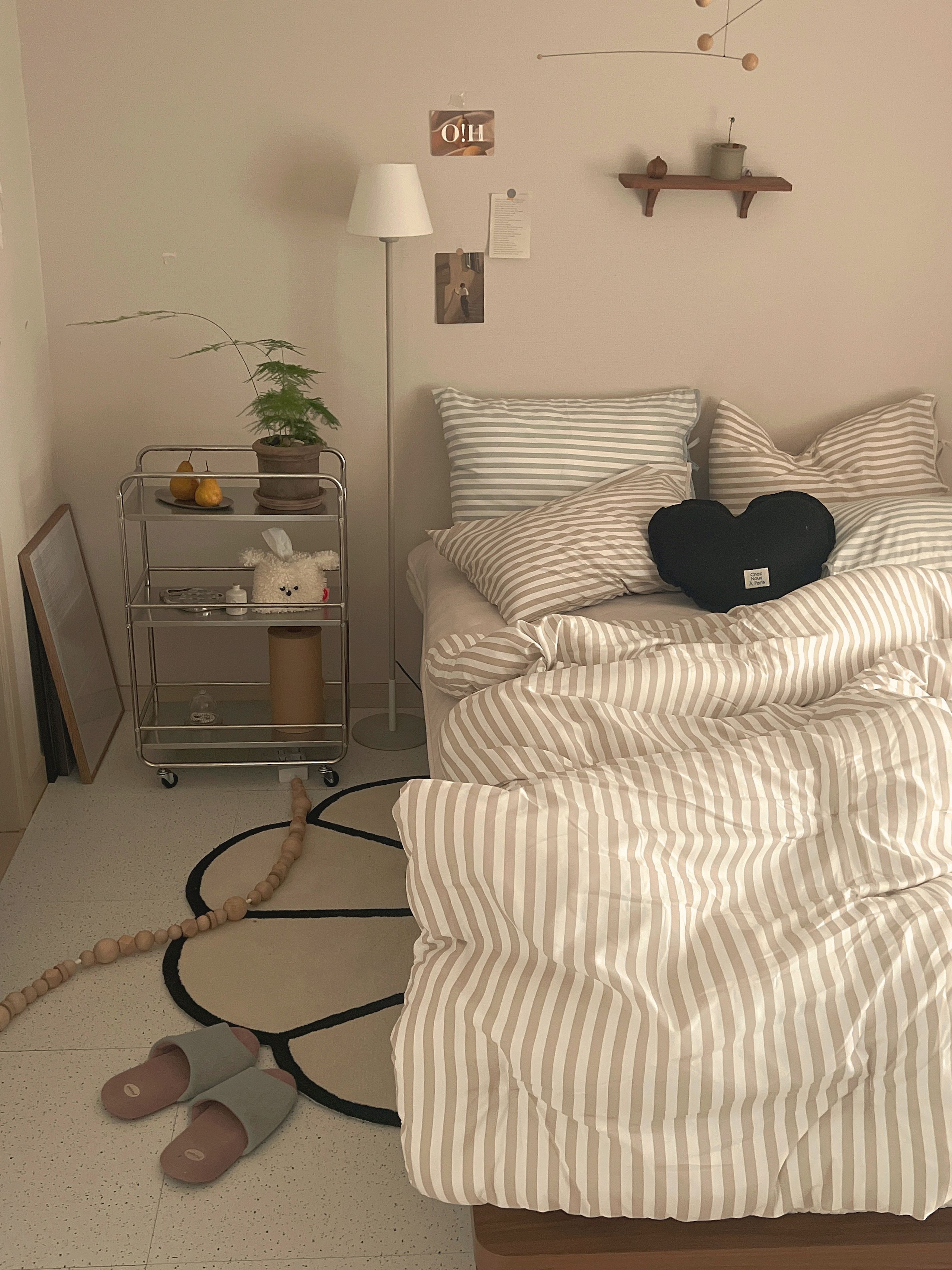 Slim Rolling Metal Storage Cart user photo