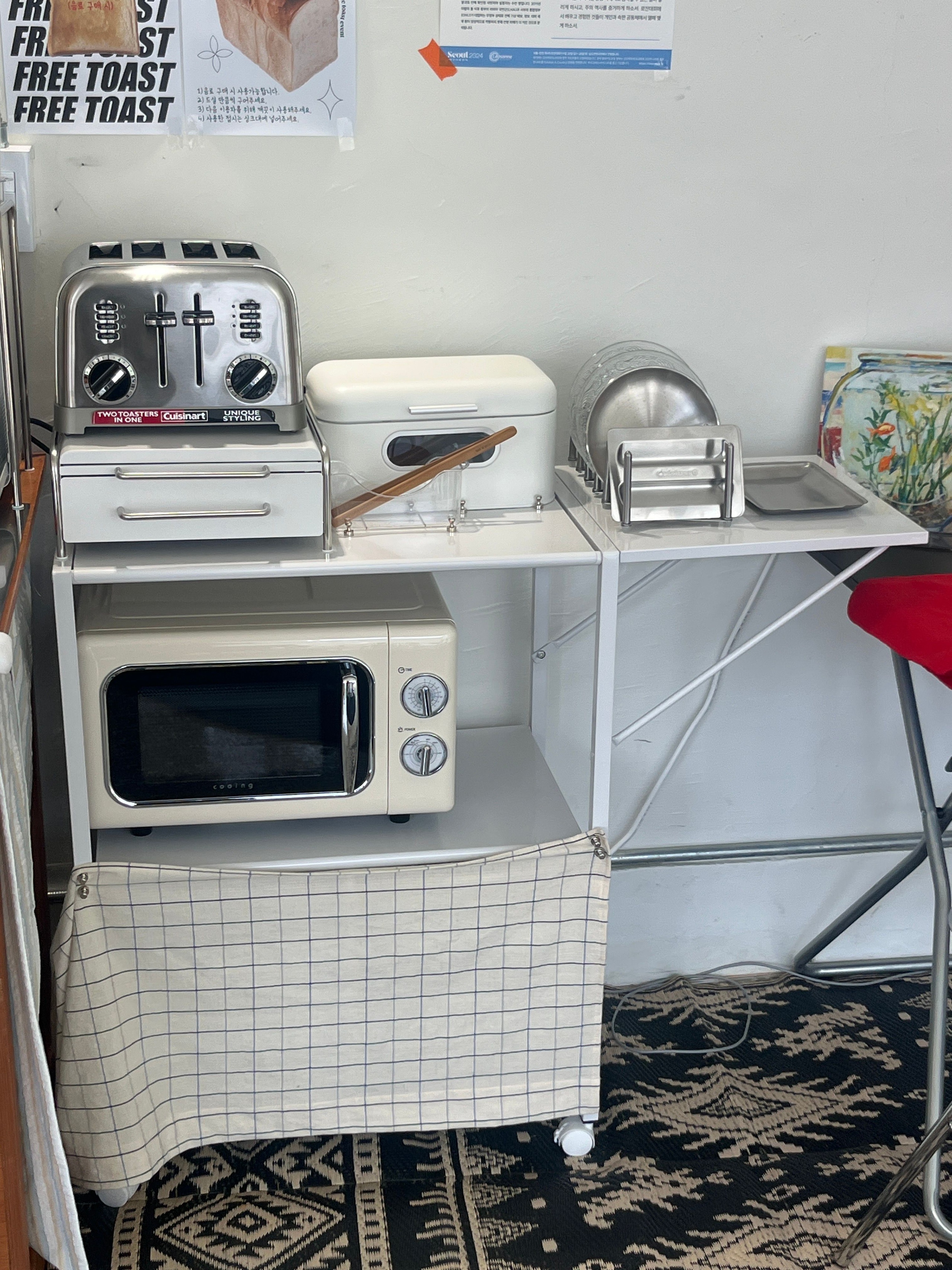Expandable Rolling Microwave Storage Rack user photo