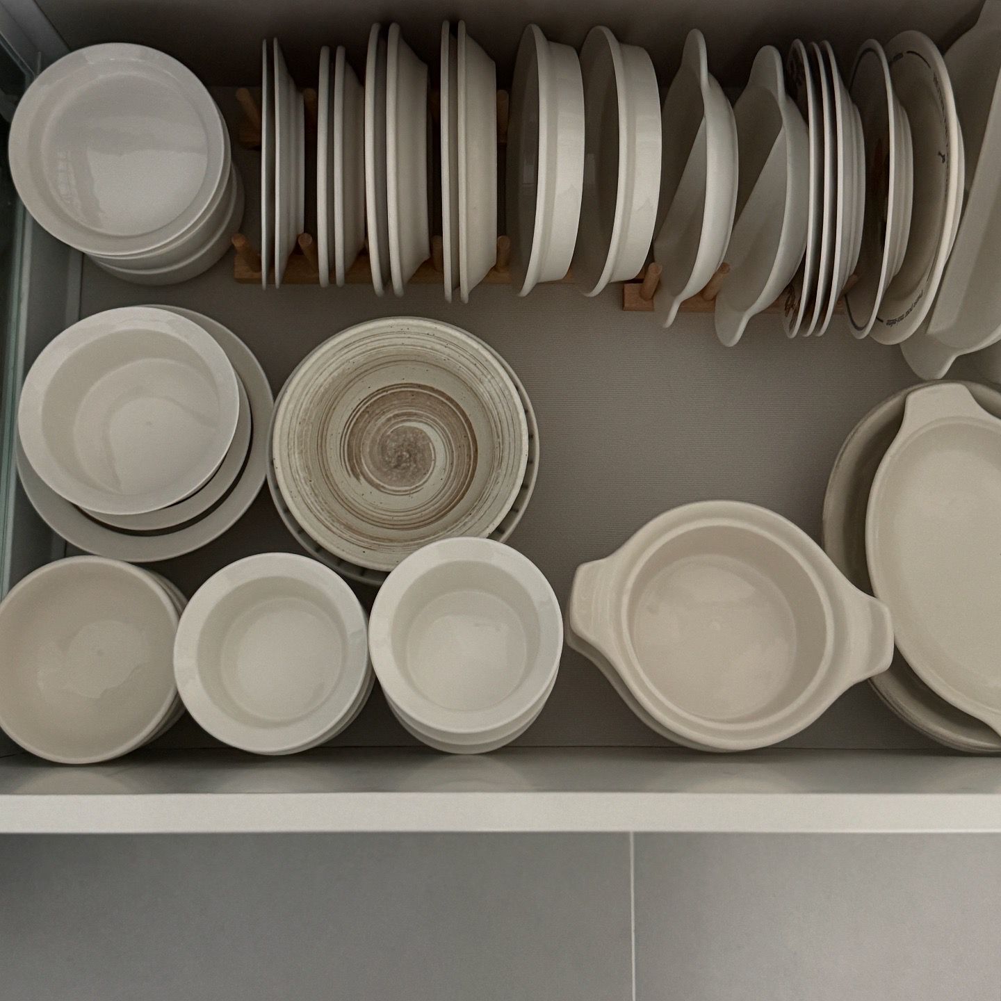 EBT Newlywed Ceramic Dinnerware Set for 2 (10-Piece) user photo