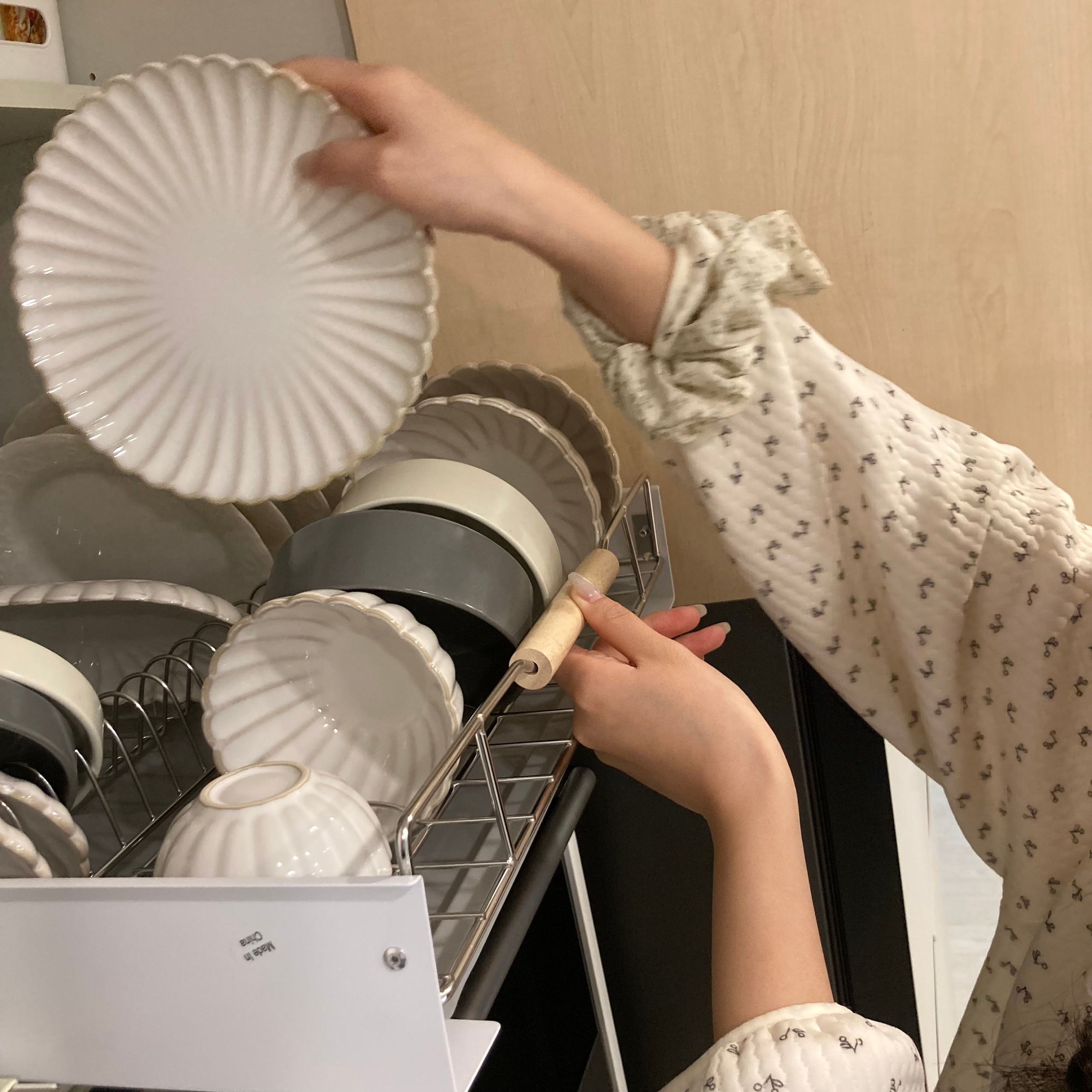 Sliding Dish Rack with Wood Handles user photo