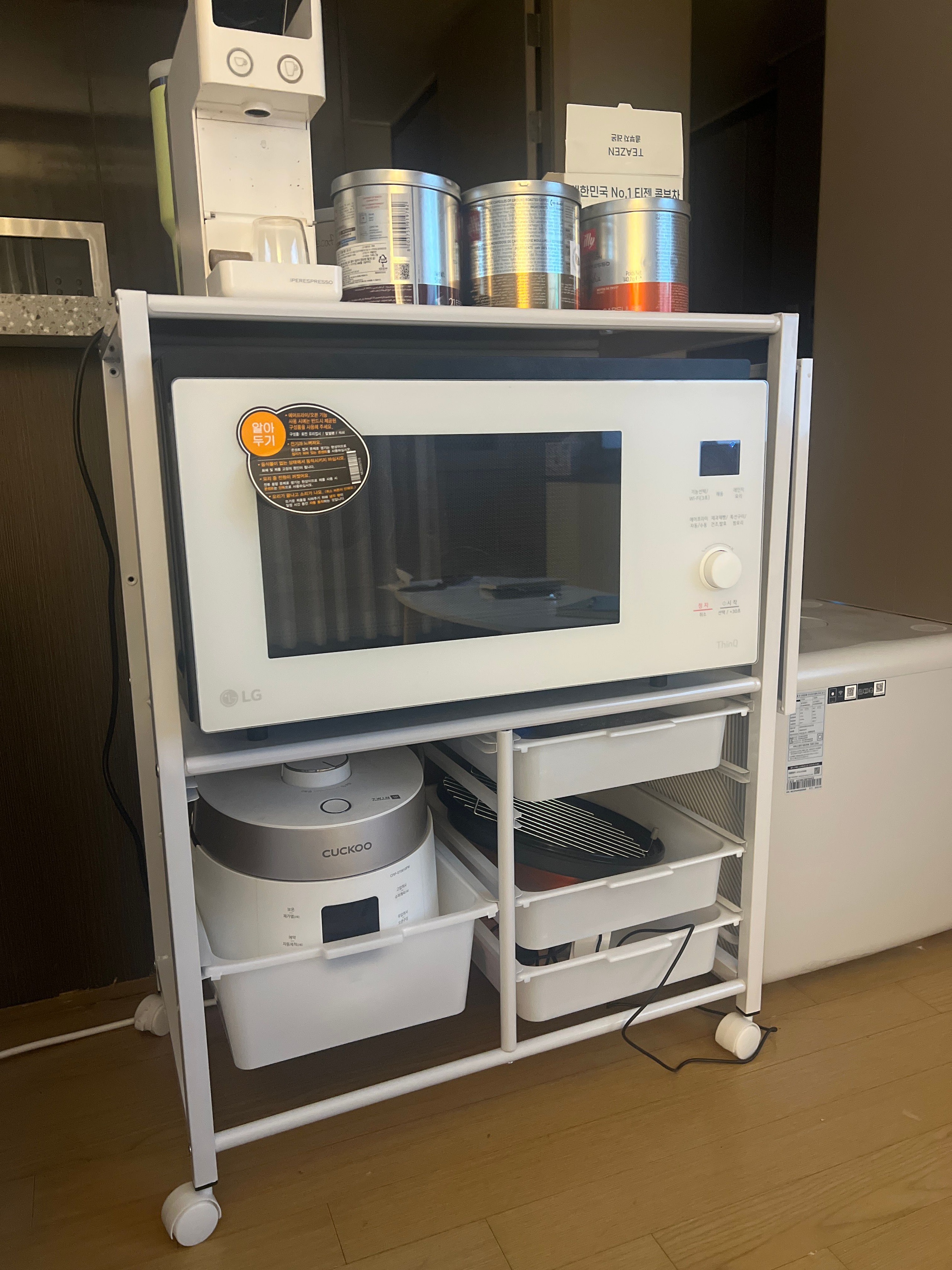 Expandable Rolling Microwave Storage Rack user photo