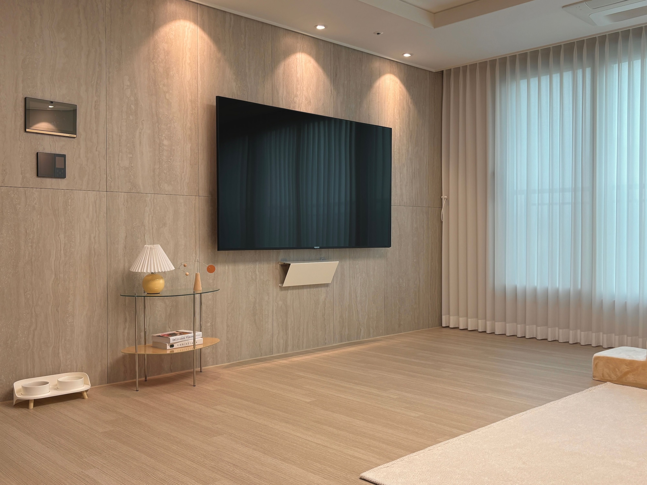 2-Tier Wavy Glass Table user photo