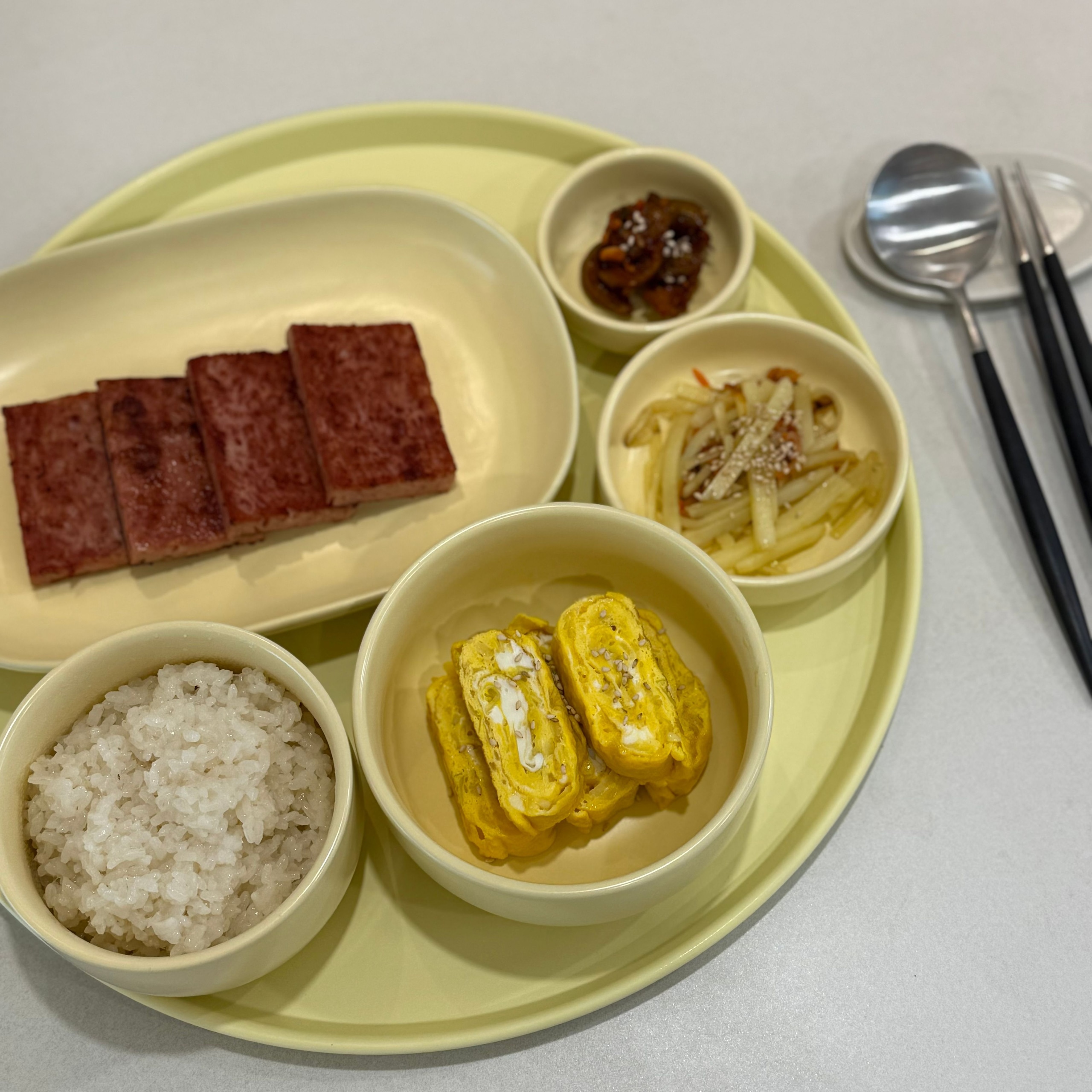 Every Meal Ceramic Dinnerware Set (5-Piece) user photo