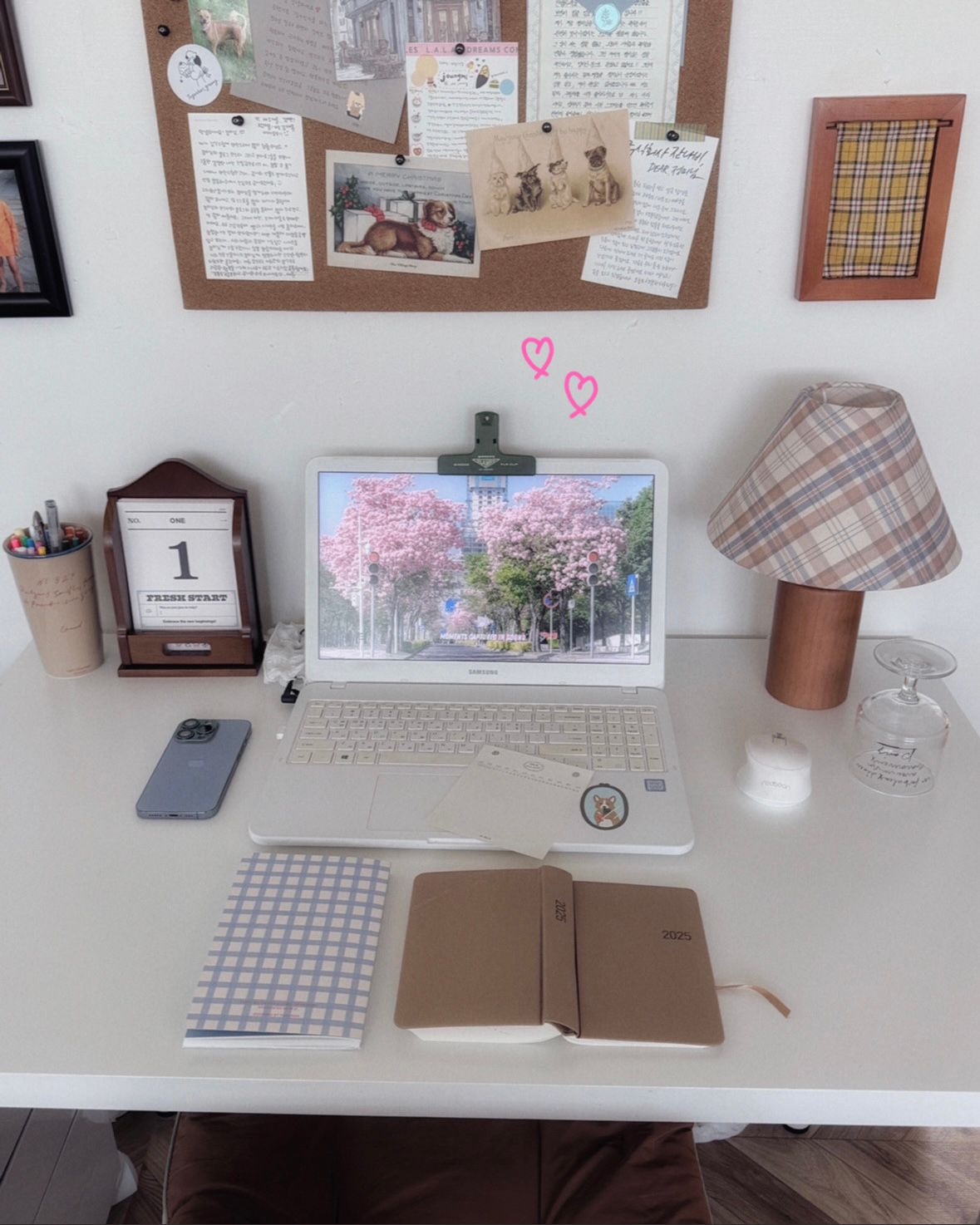 Retro Wood Perpetual Desk Calendar user photo