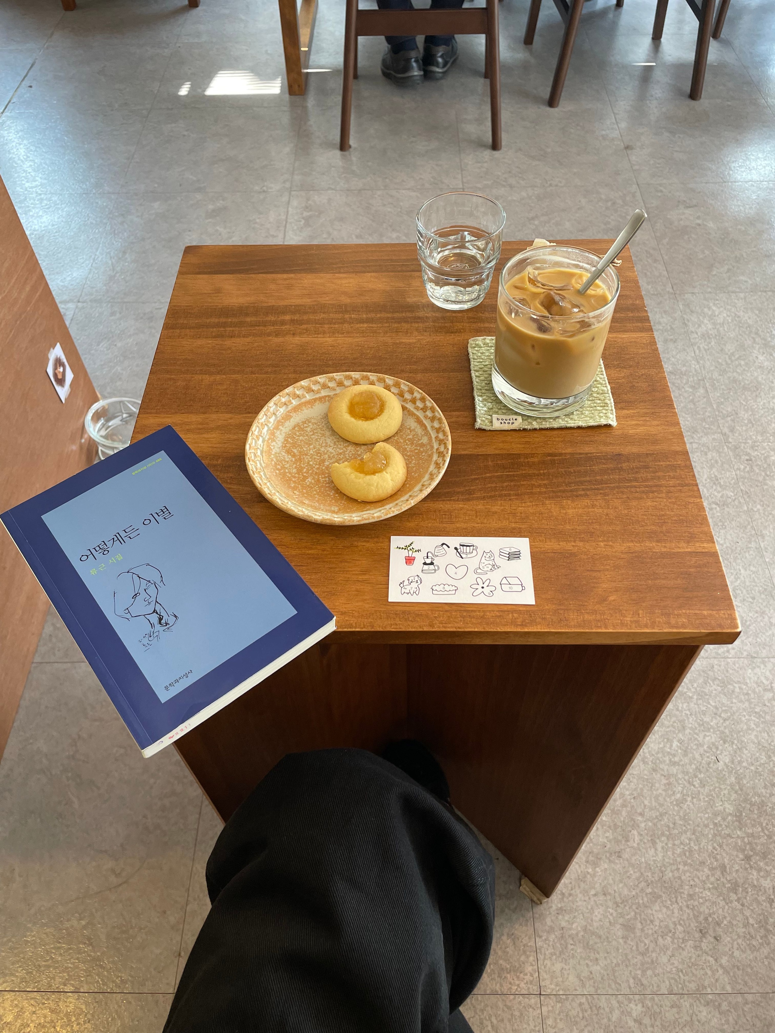 Minimal Square Dining Table user photo