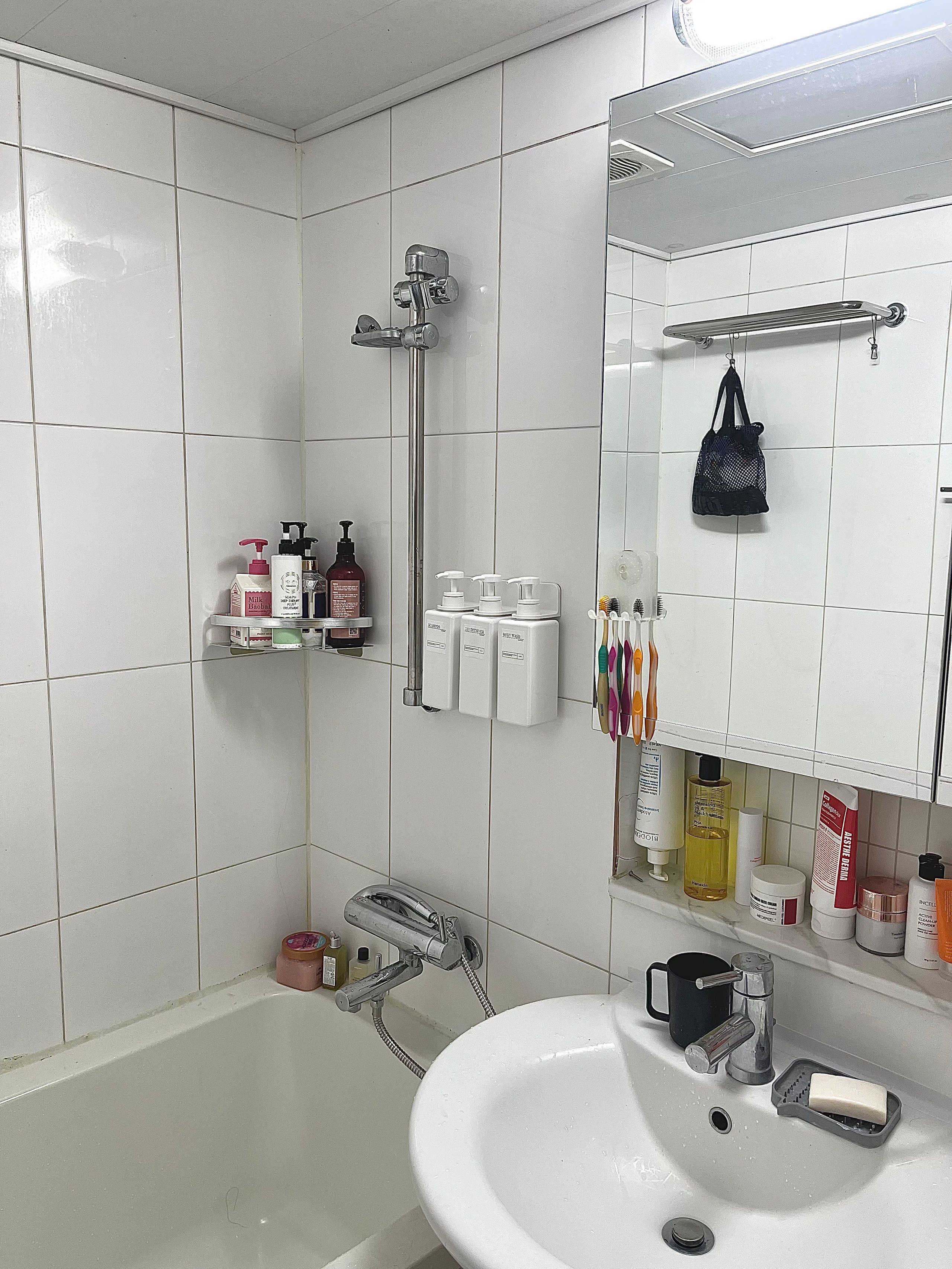 Screw-Lock No-Drill Bathroom Shelf user photo