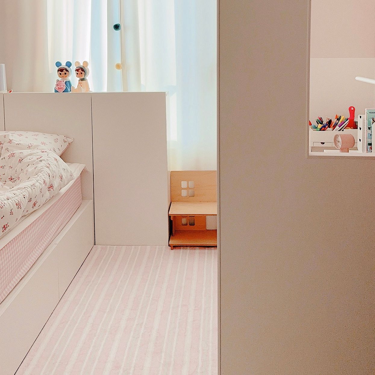 Modern Pink Stripe Microfiber Rug user photo