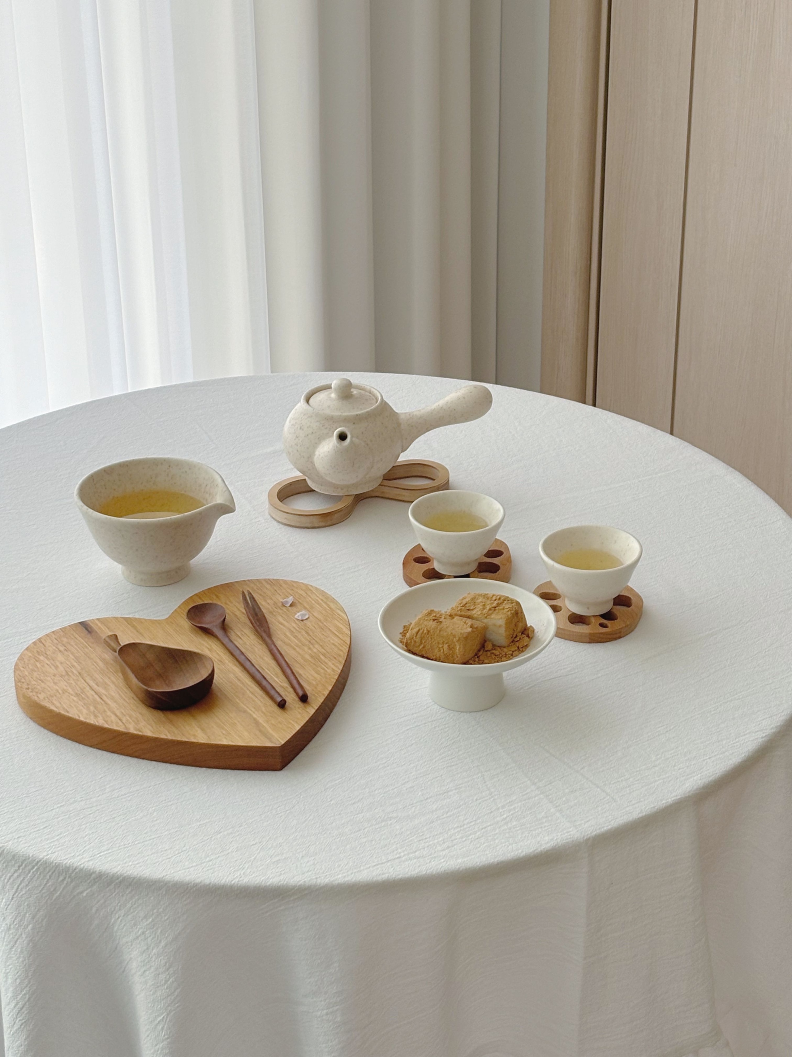 Hyeum Matte Pedestal Dessert Plate user photo