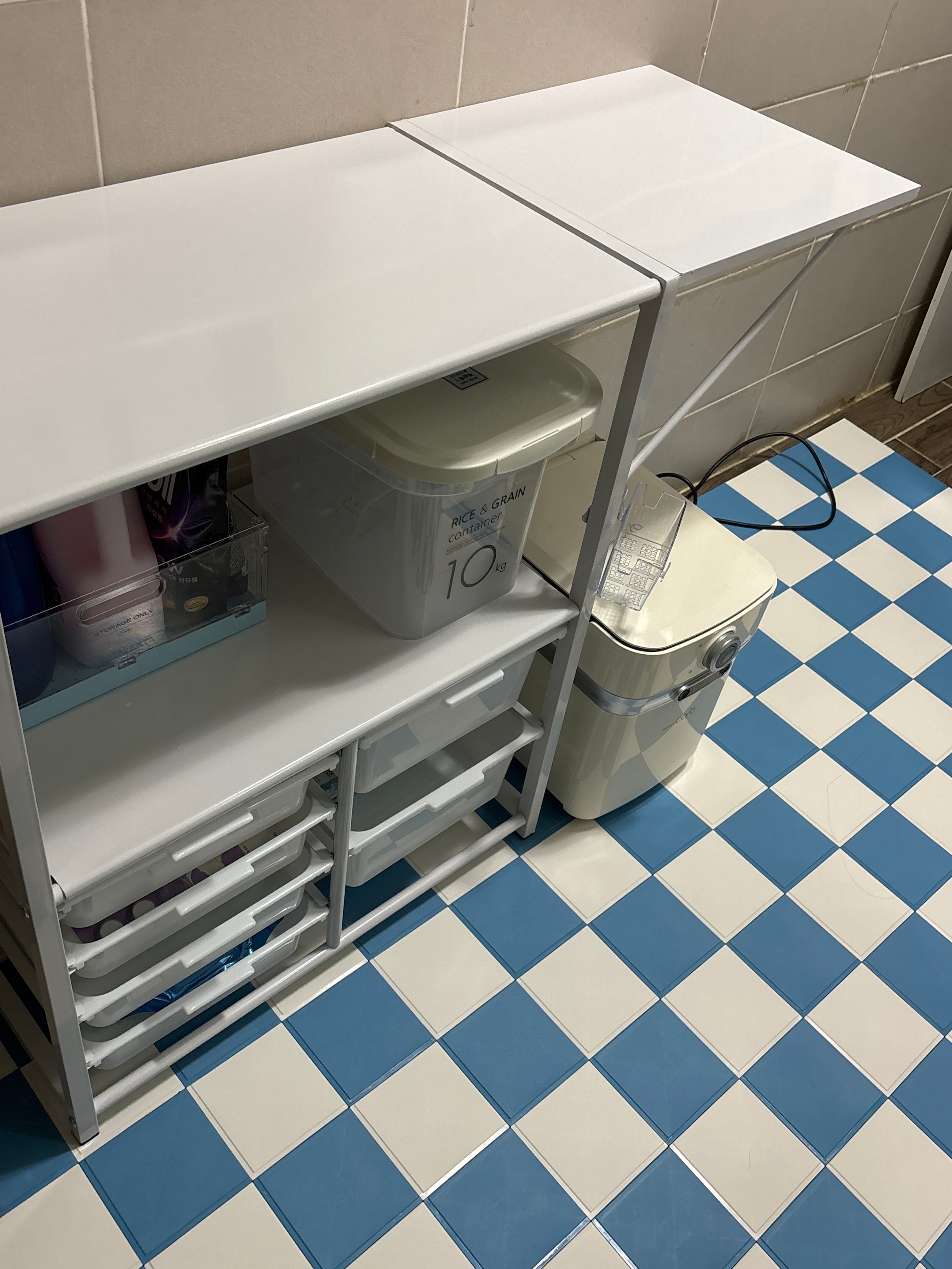 Expandable Rolling Microwave Storage Rack user photo