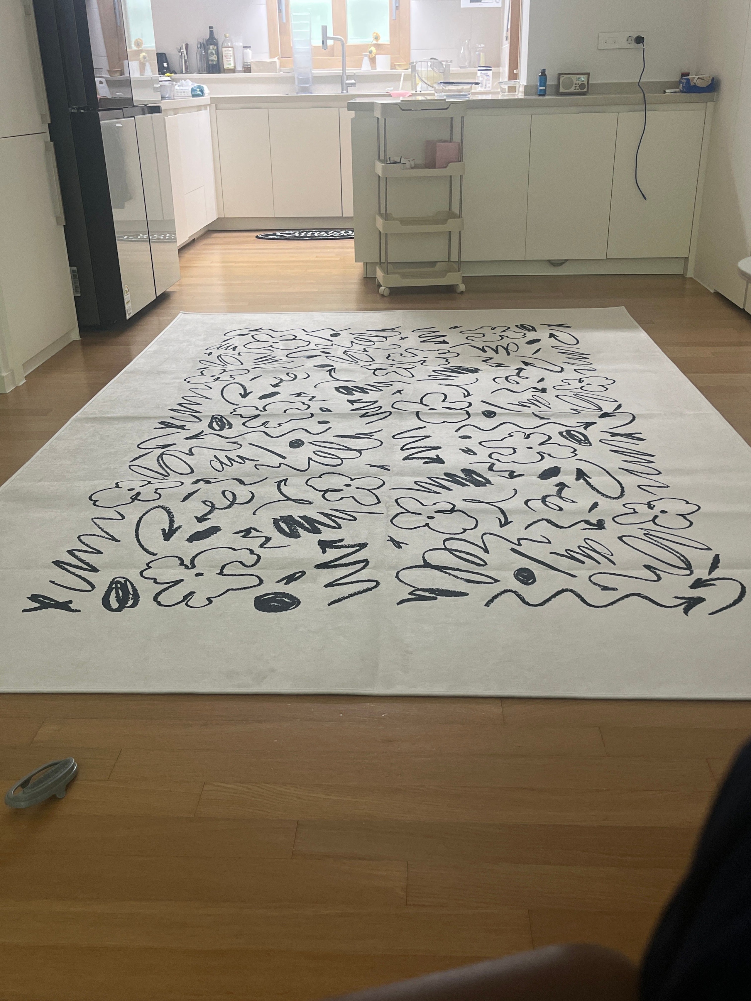 Graffiti Mid-Century Living Room Rug user photo