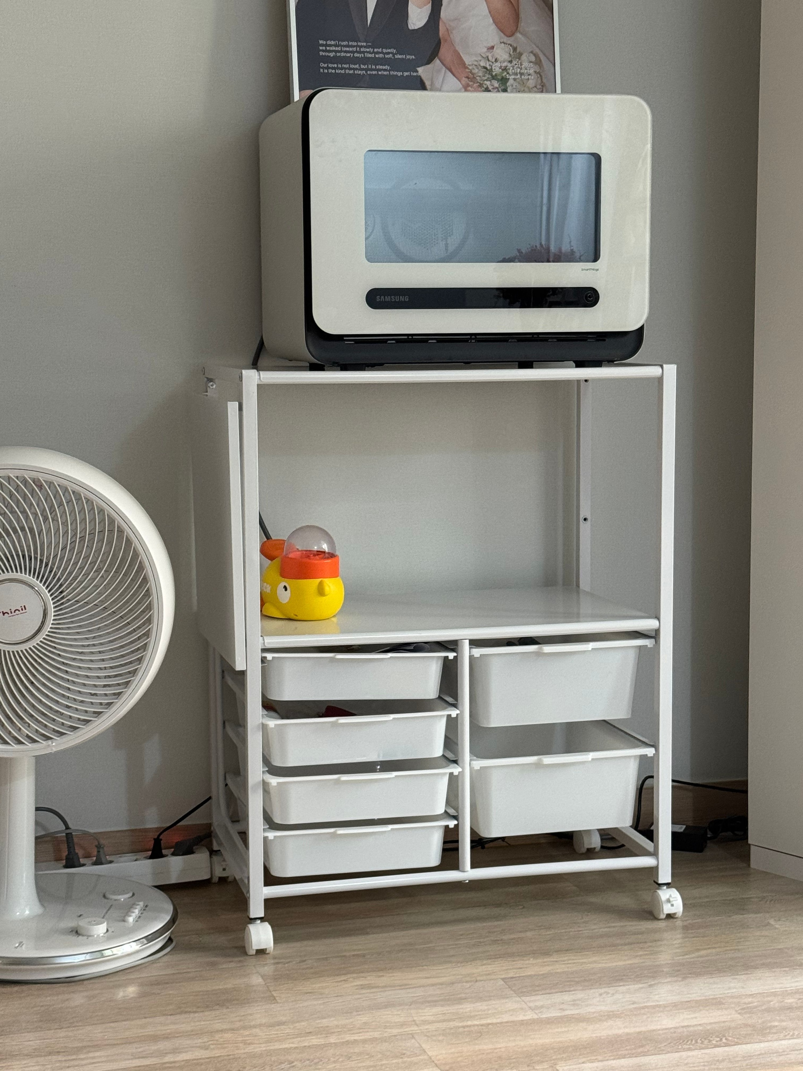 Expandable Rolling Microwave Storage Rack user photo