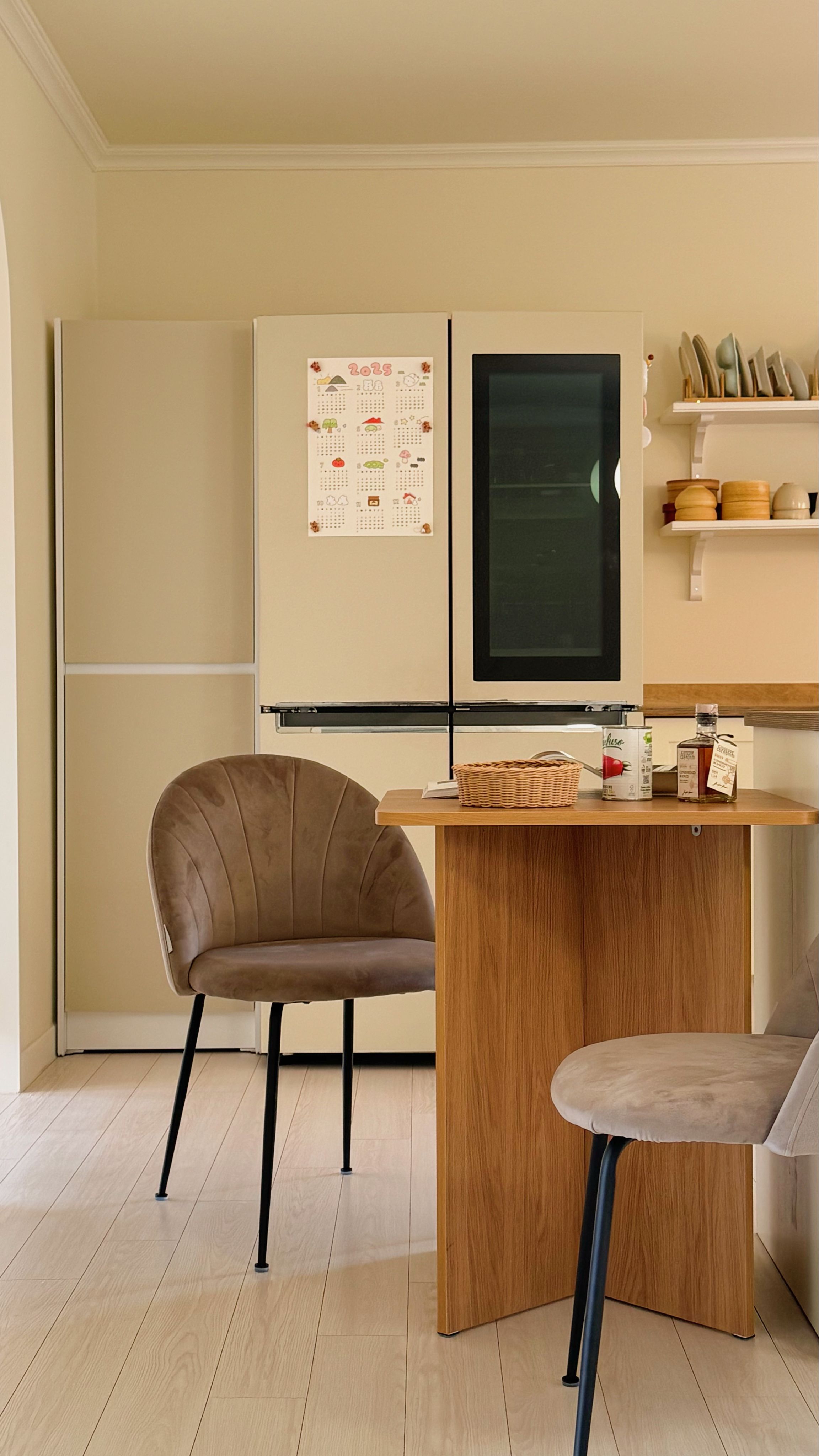 Minimal Square Dining Table user photo