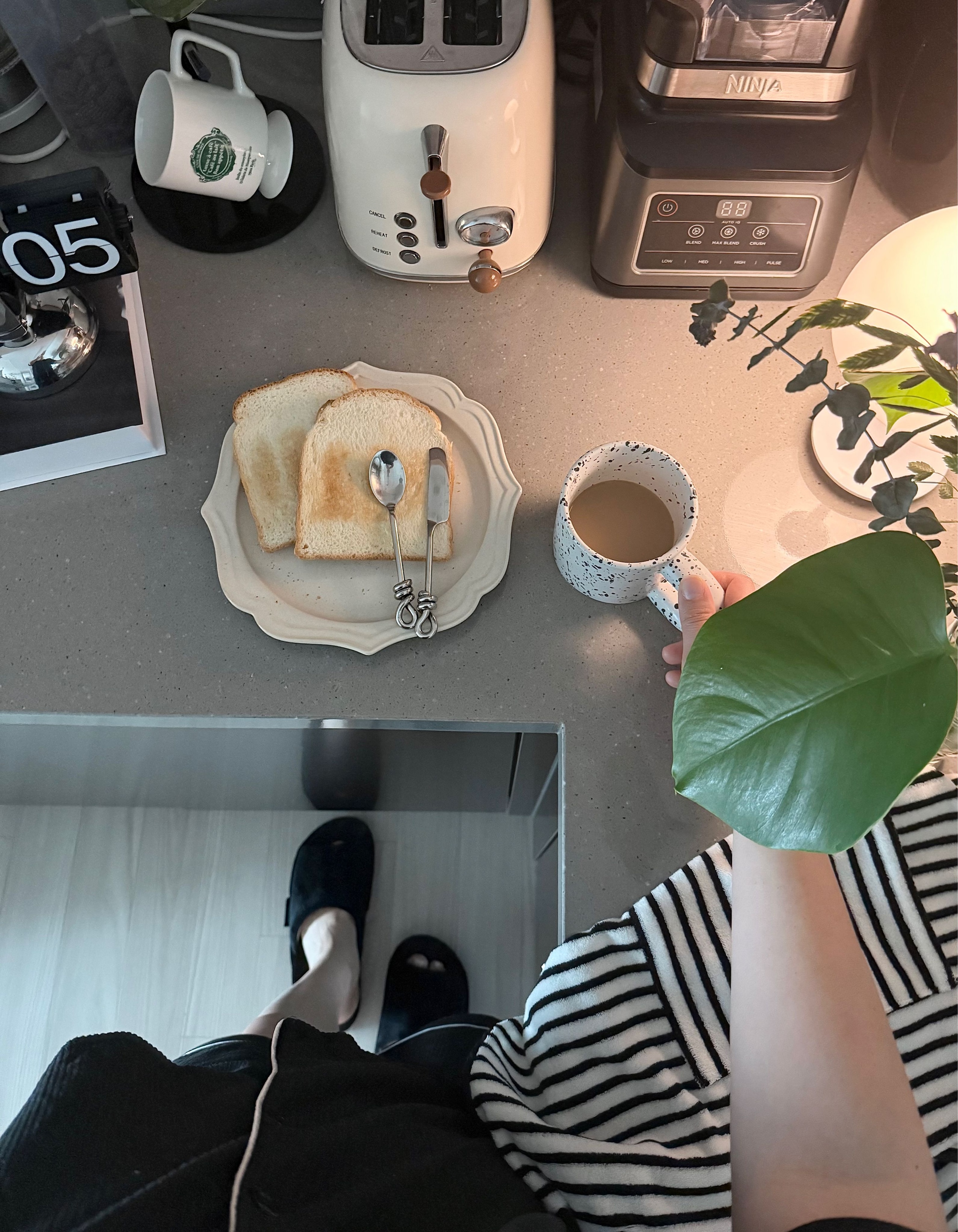 Rollin Velvet Room Slippers user photo