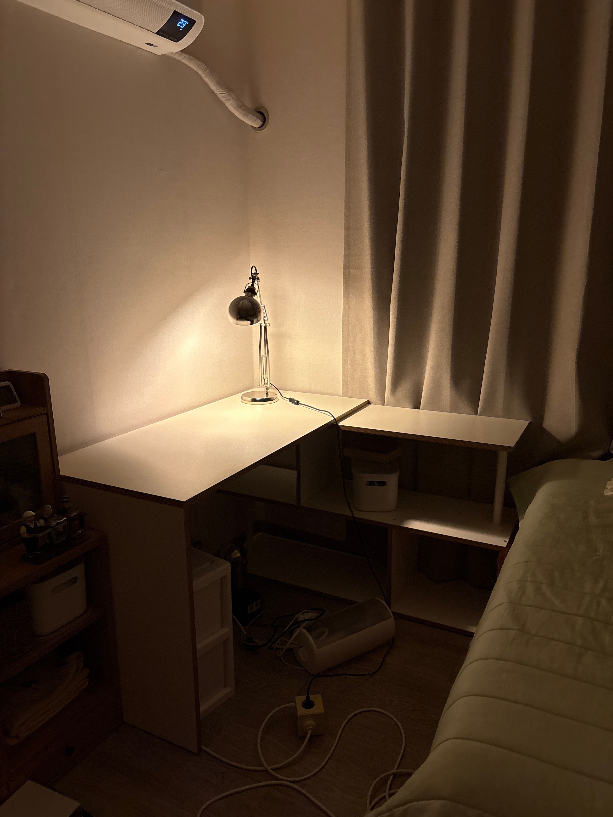 Bridge E0 Corner Desk & Bookshelf Set user photo