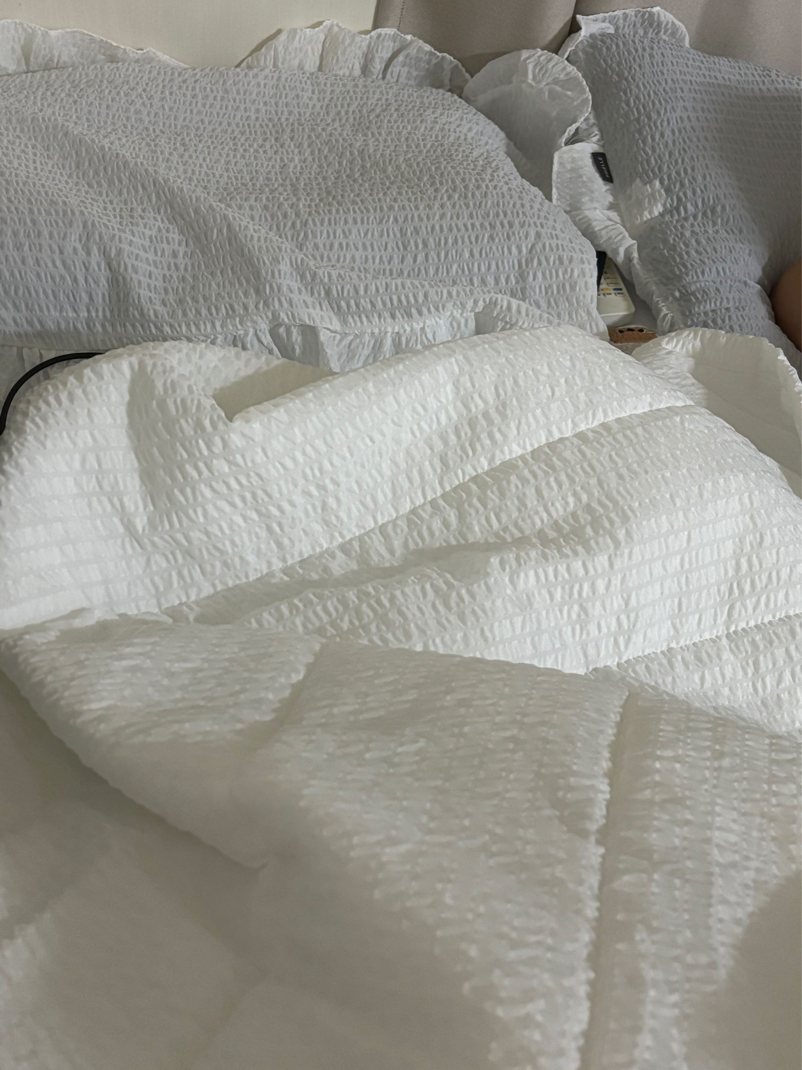 Pop Frill Seersucker Summer Comforter & Pillowcase Set user photo
