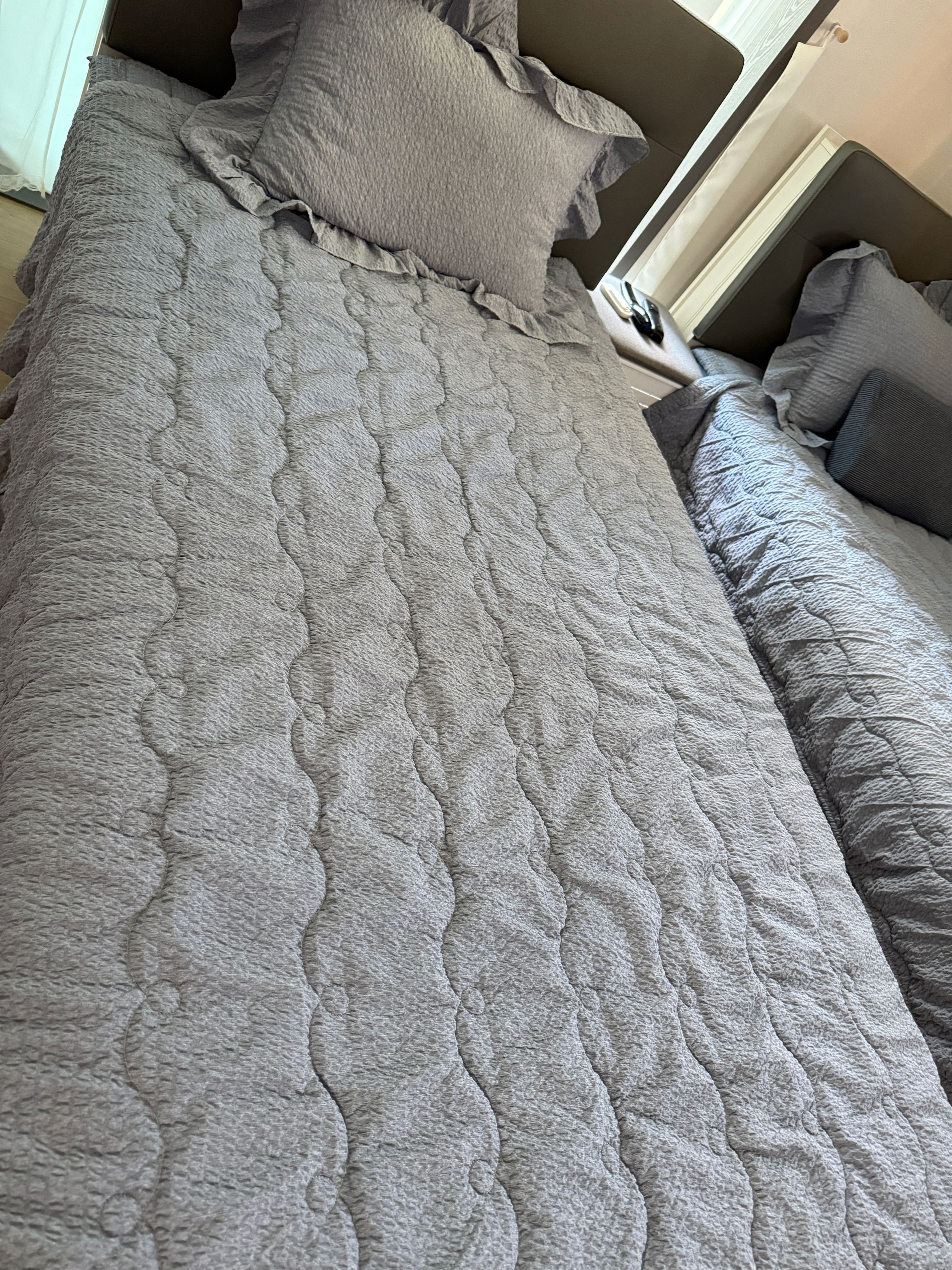 Pop Frill Seersucker Summer Comforter & Pillowcase Set user photo