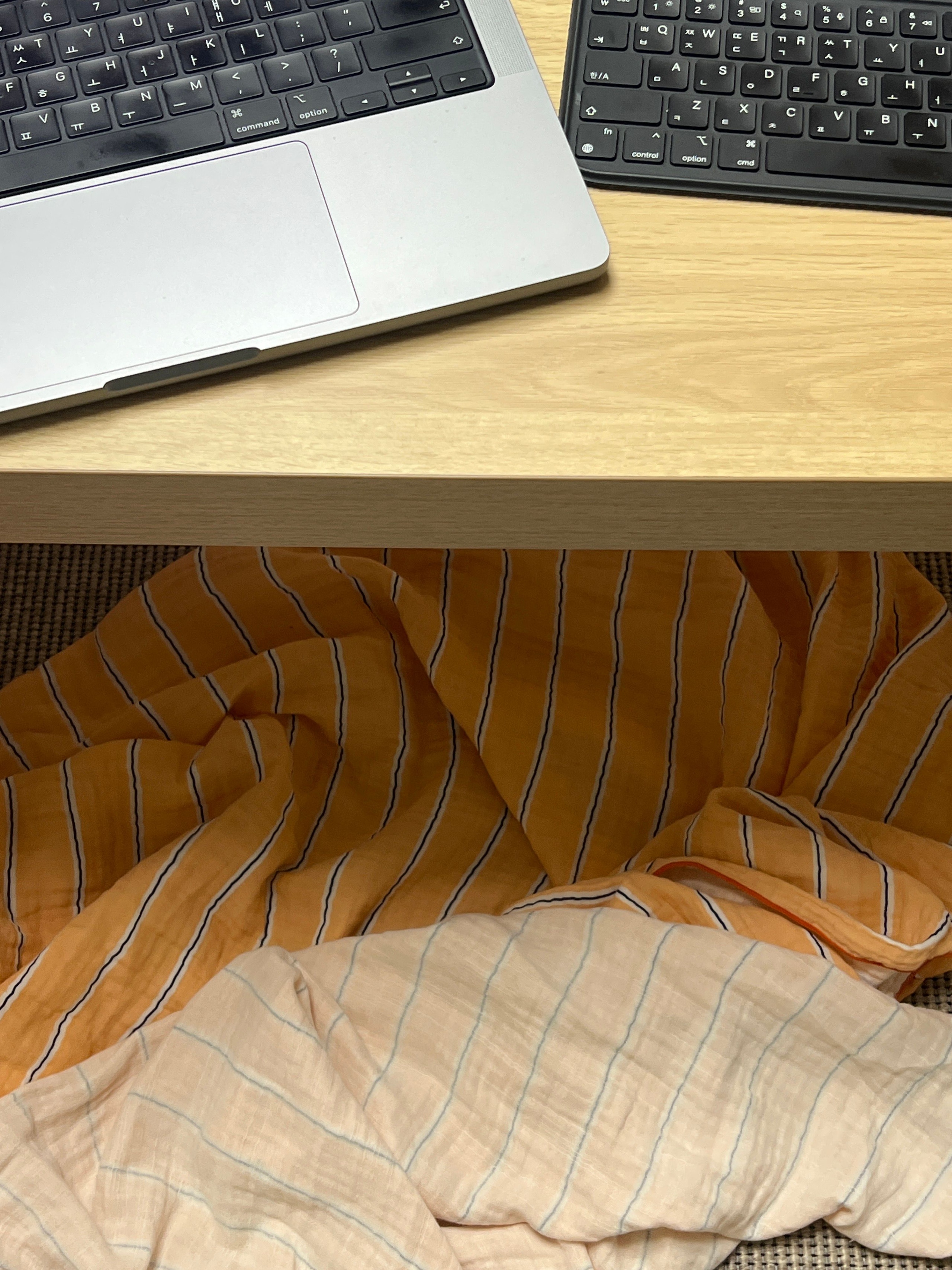 Neon Stripe 3-Layer Gauze Blanket user photo