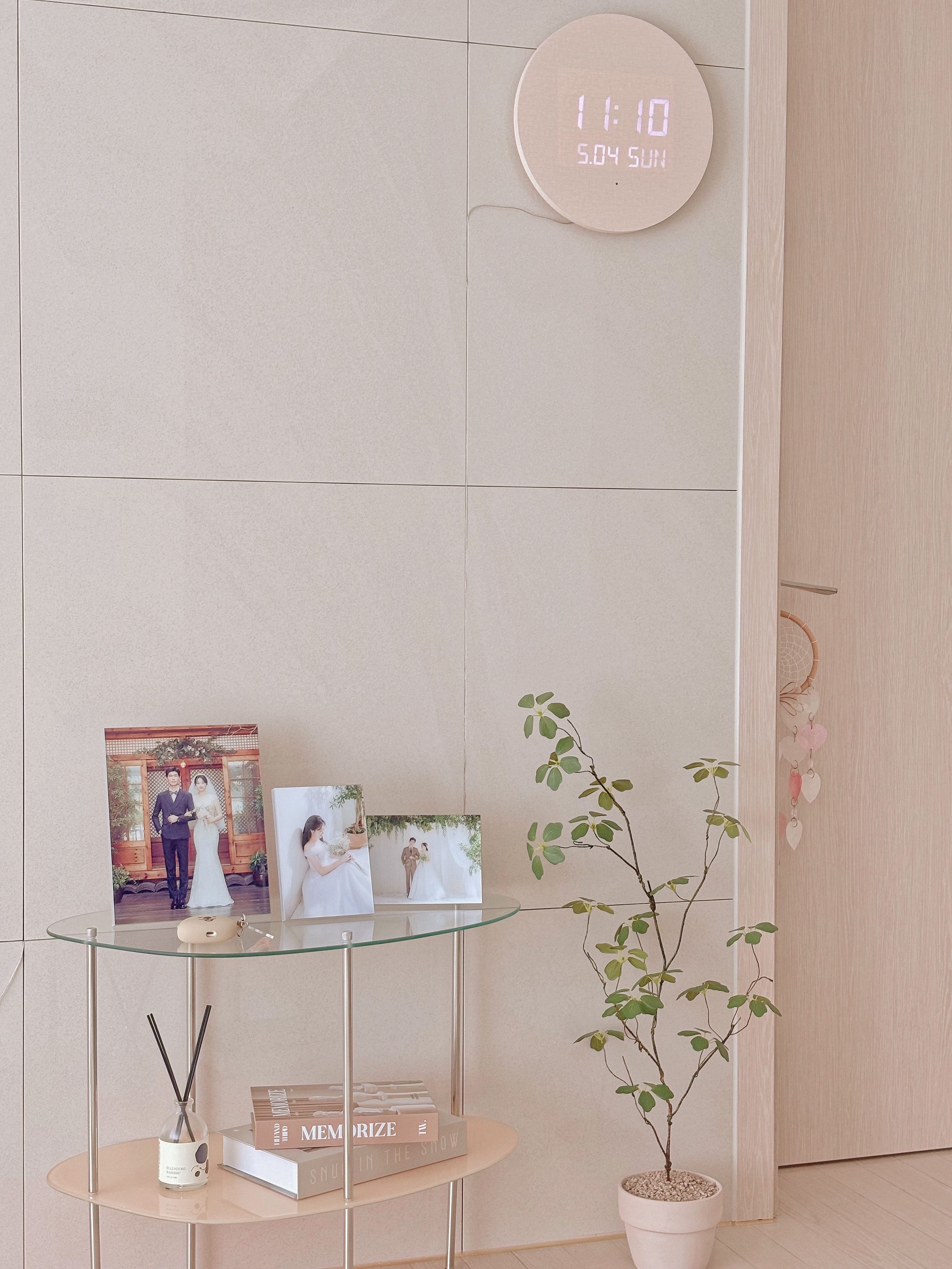 2-Tier Wavy Glass Table user photo