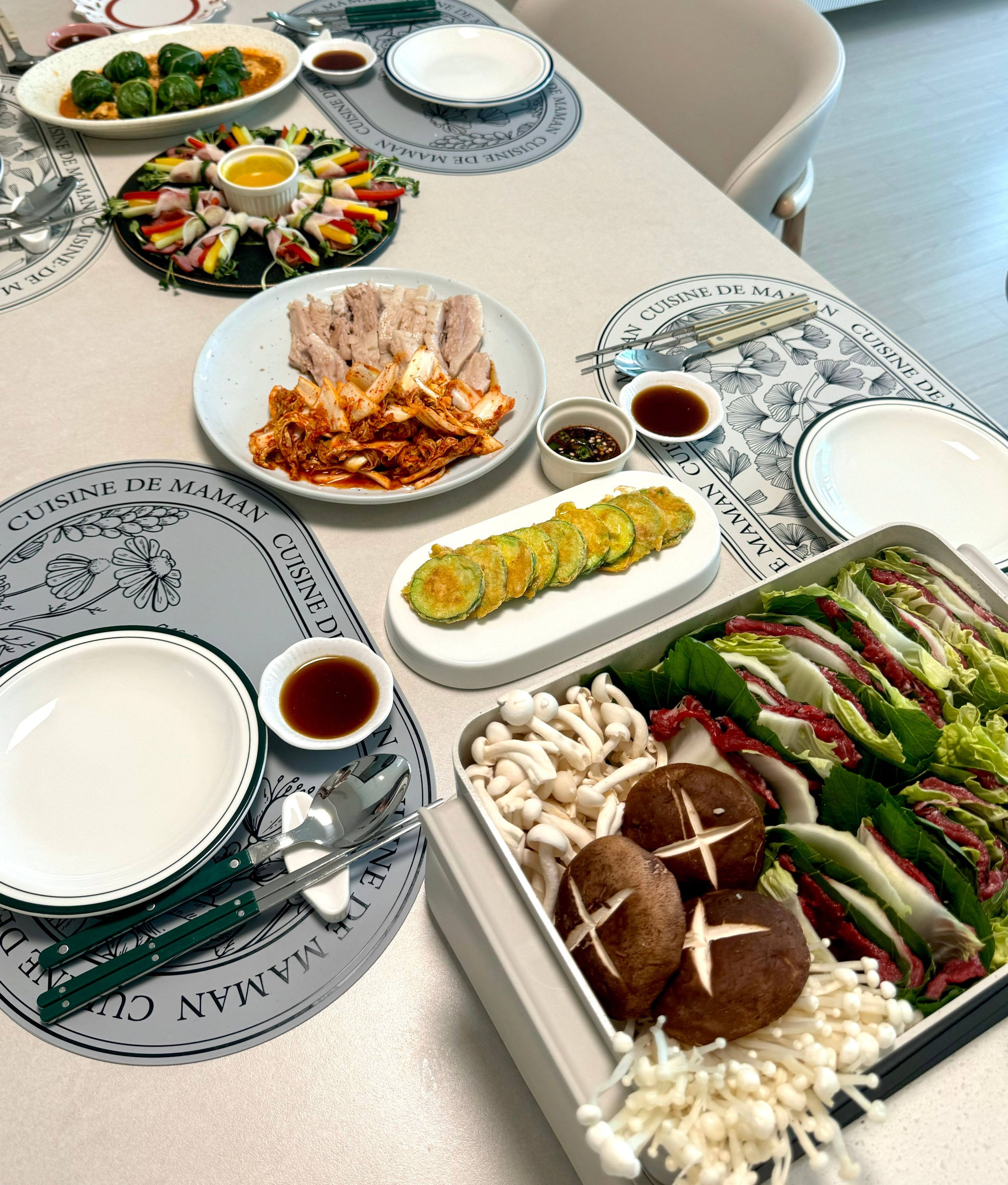 Modern Color-Handled Flatware Set for 2 (8-Piece) user photo