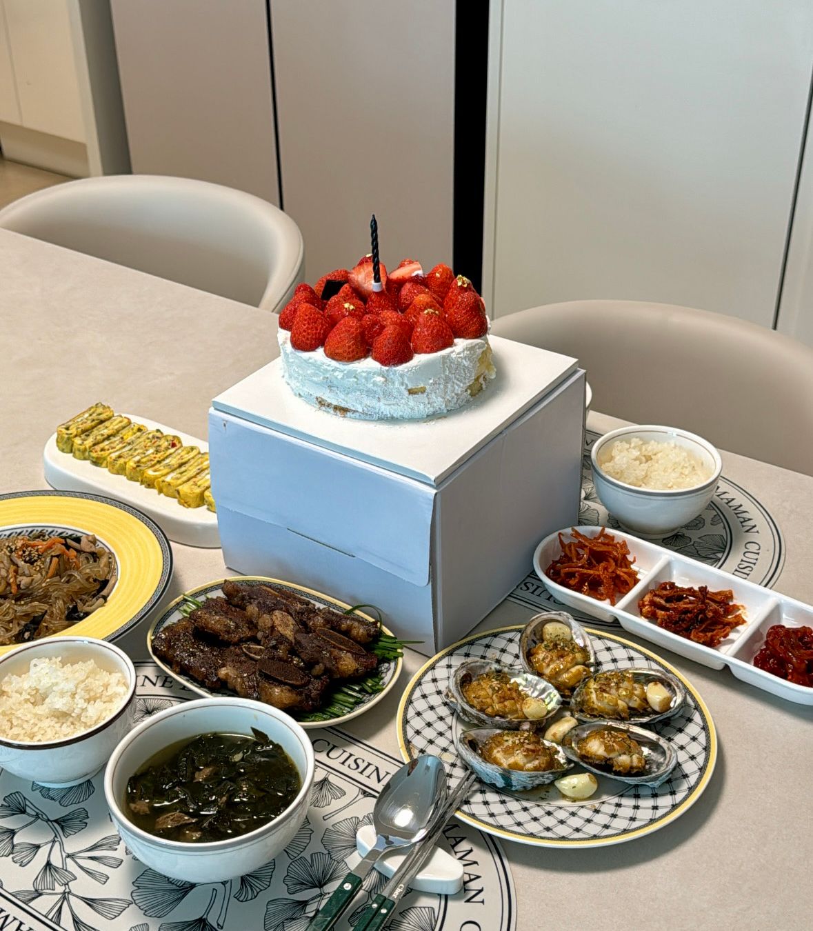 Modern Color-Handled Flatware Set for 2 (8-Piece) user photo